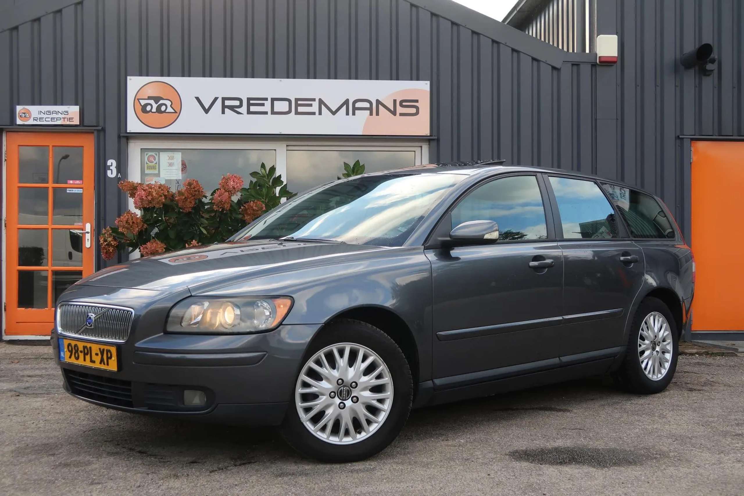 Volvo - V50