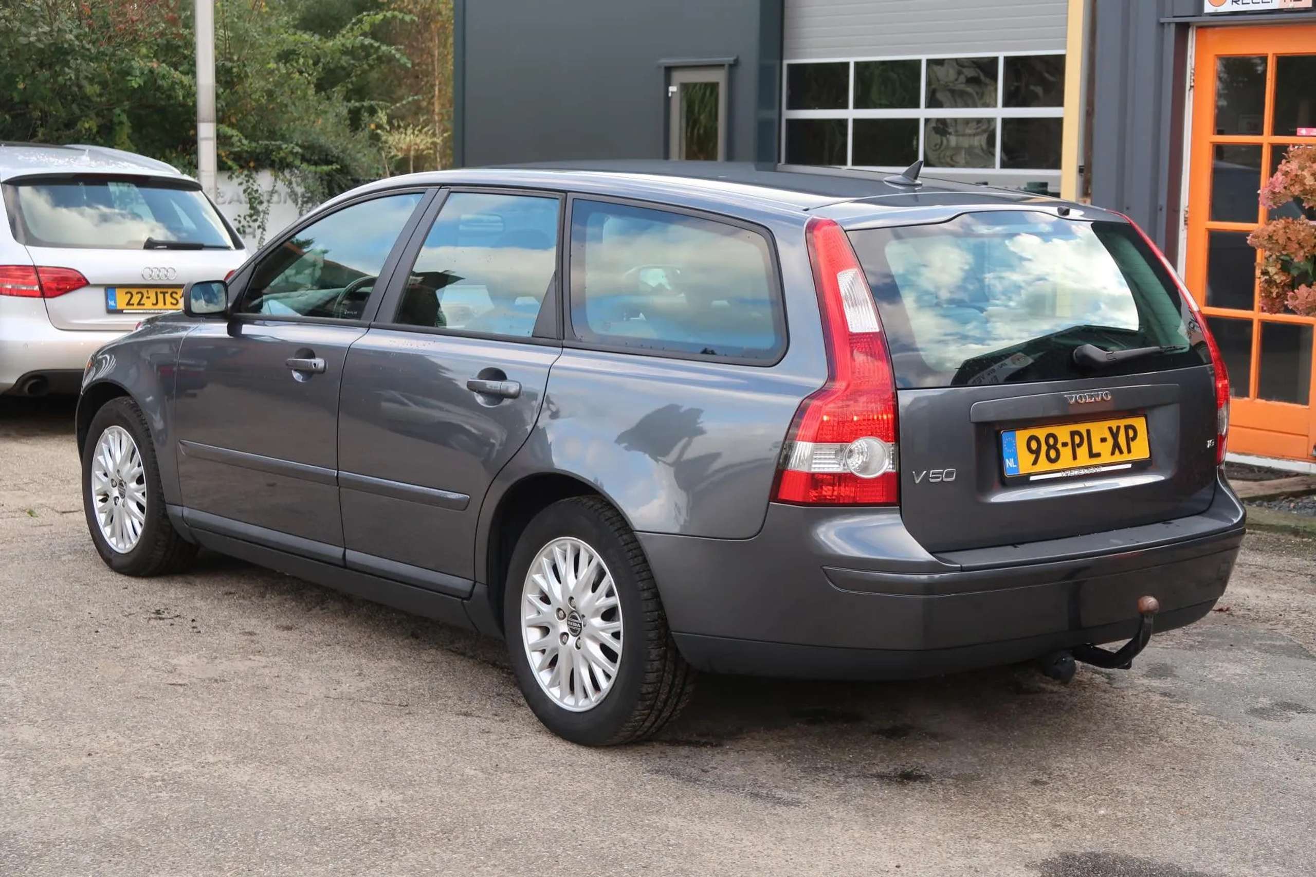 Volvo - V50