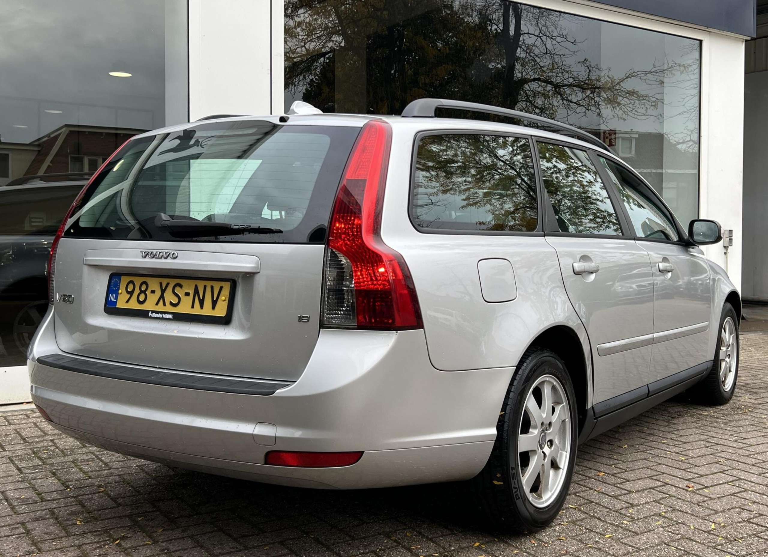 Volvo - V50