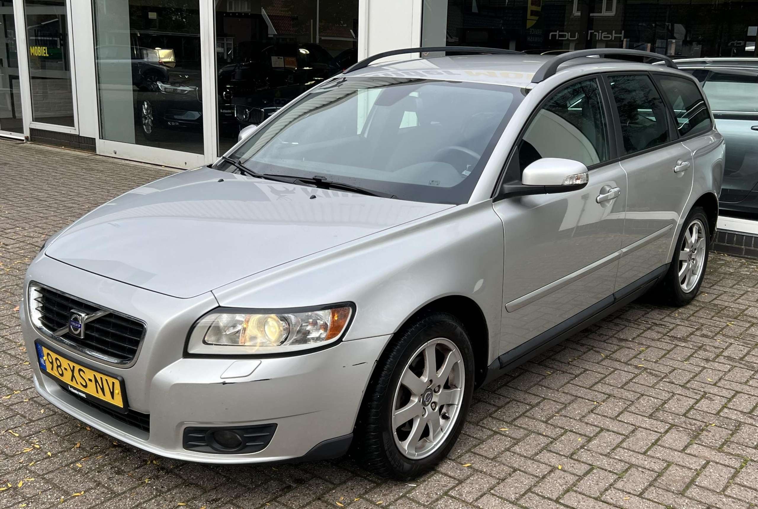 Volvo - V50