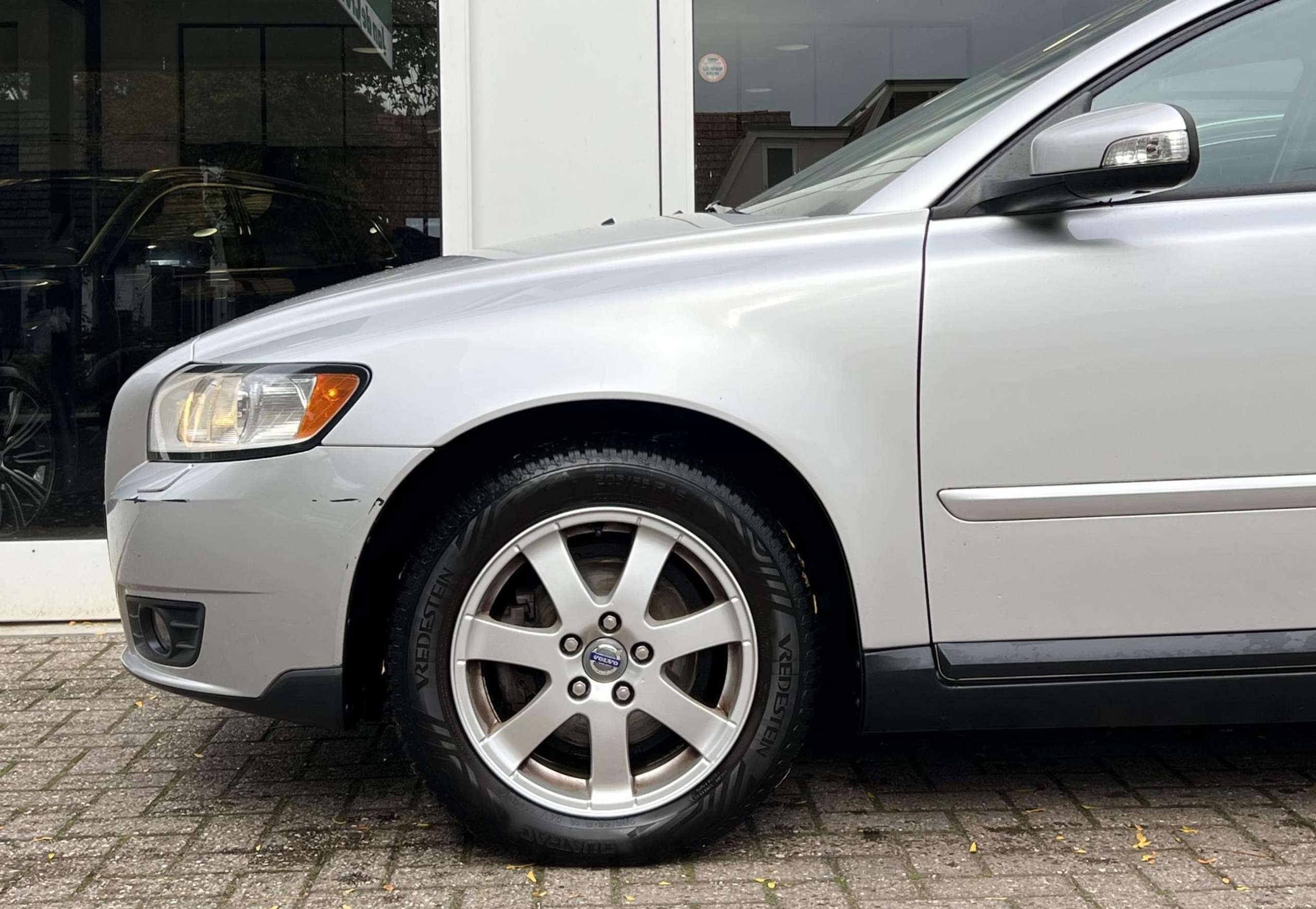 Volvo - V50