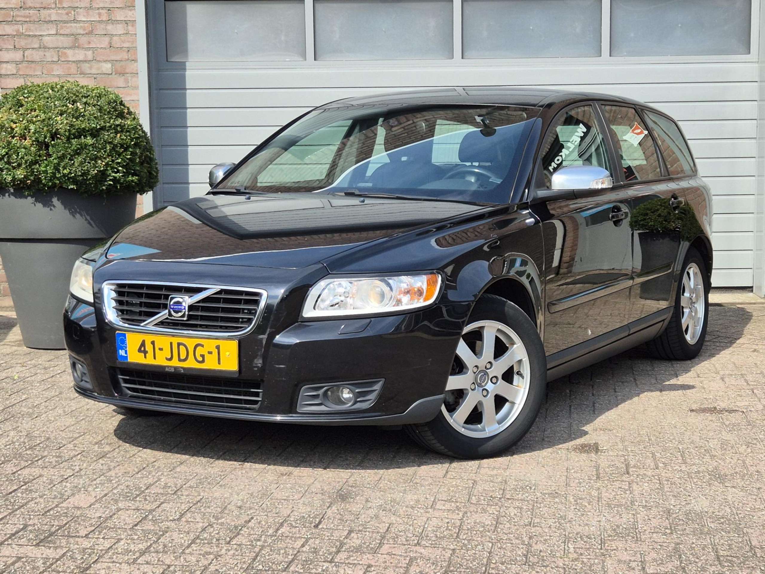 Volvo - V50