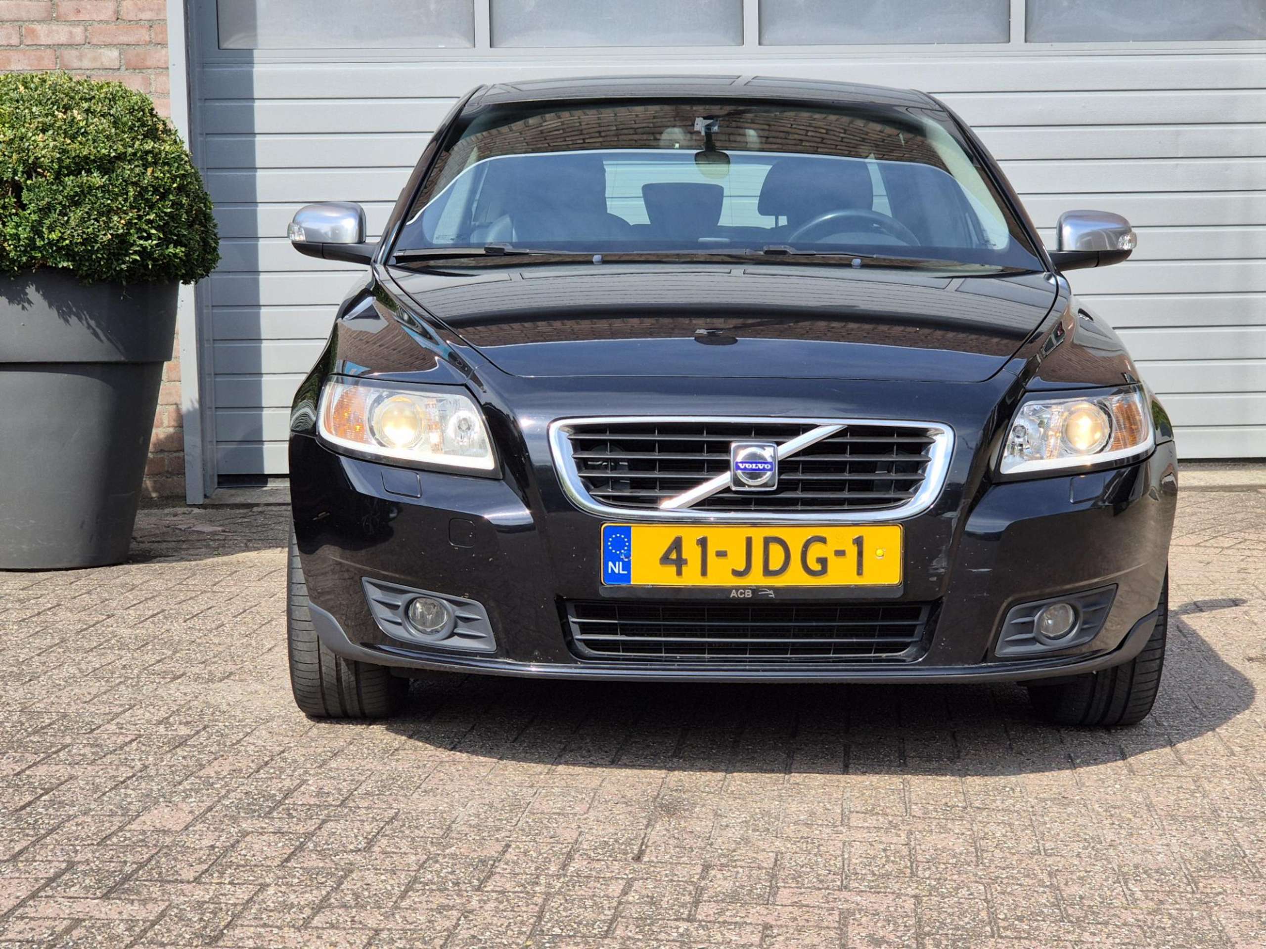 Volvo - V50