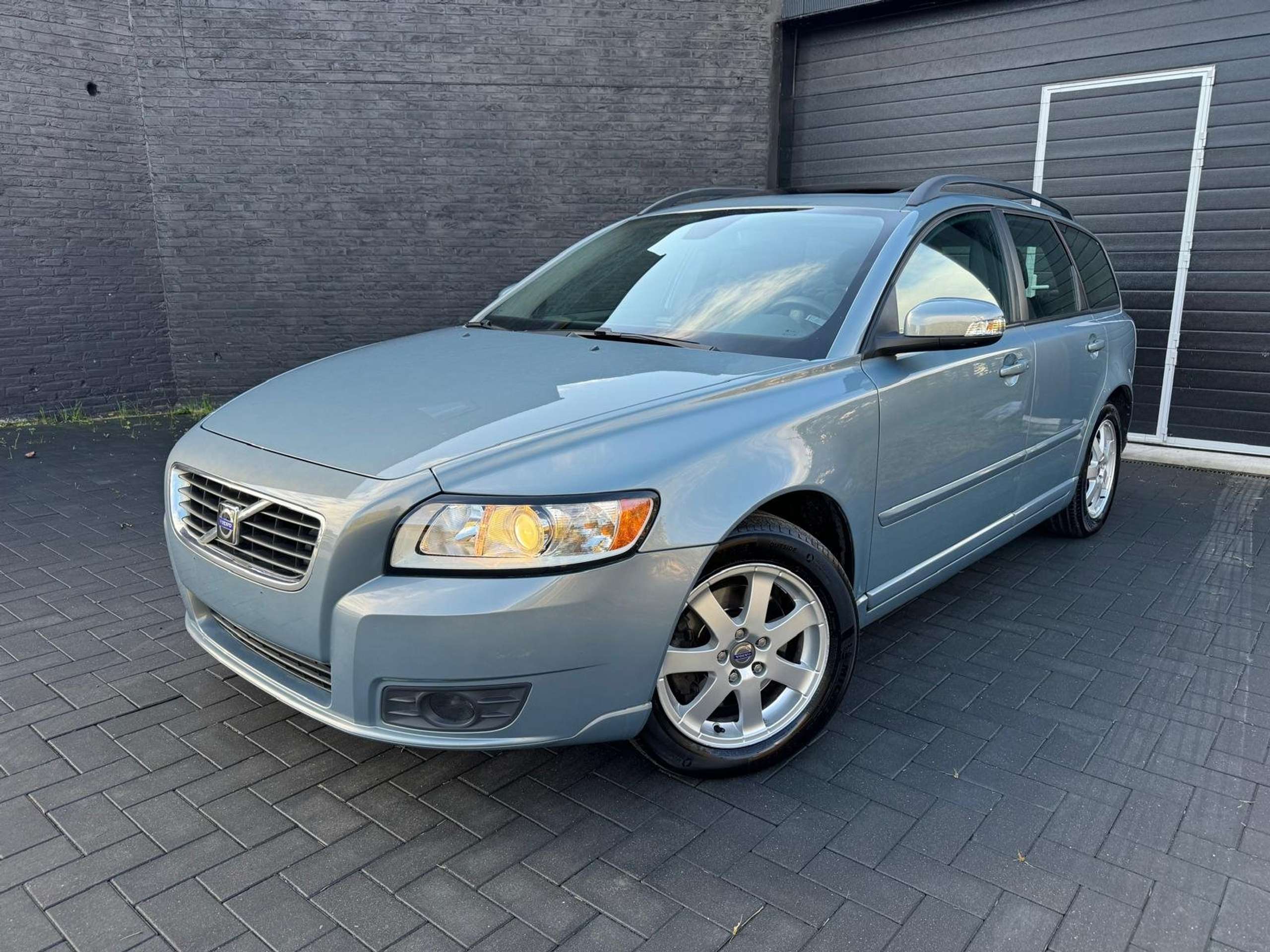 Volvo - V50