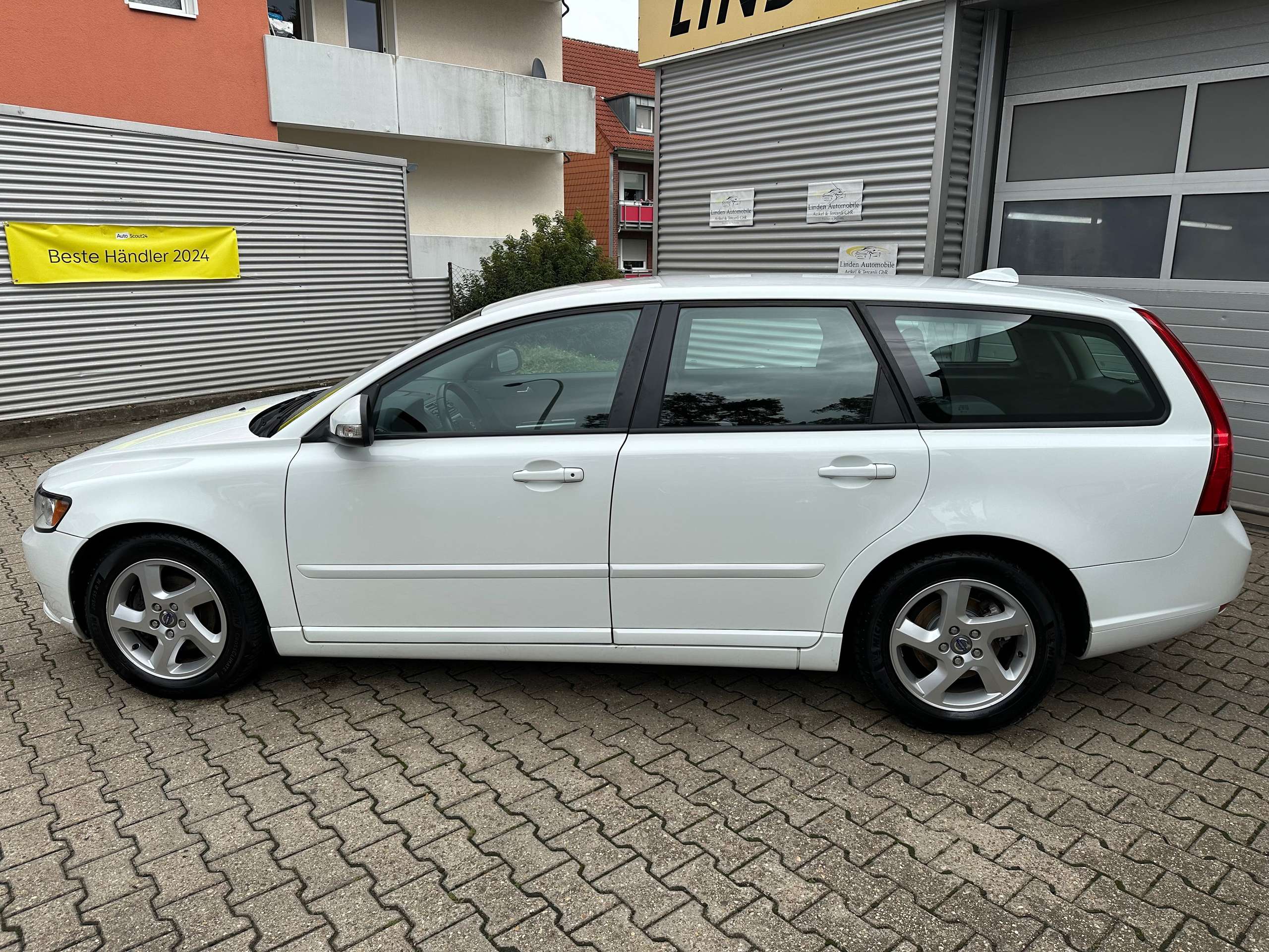 Volvo - V50