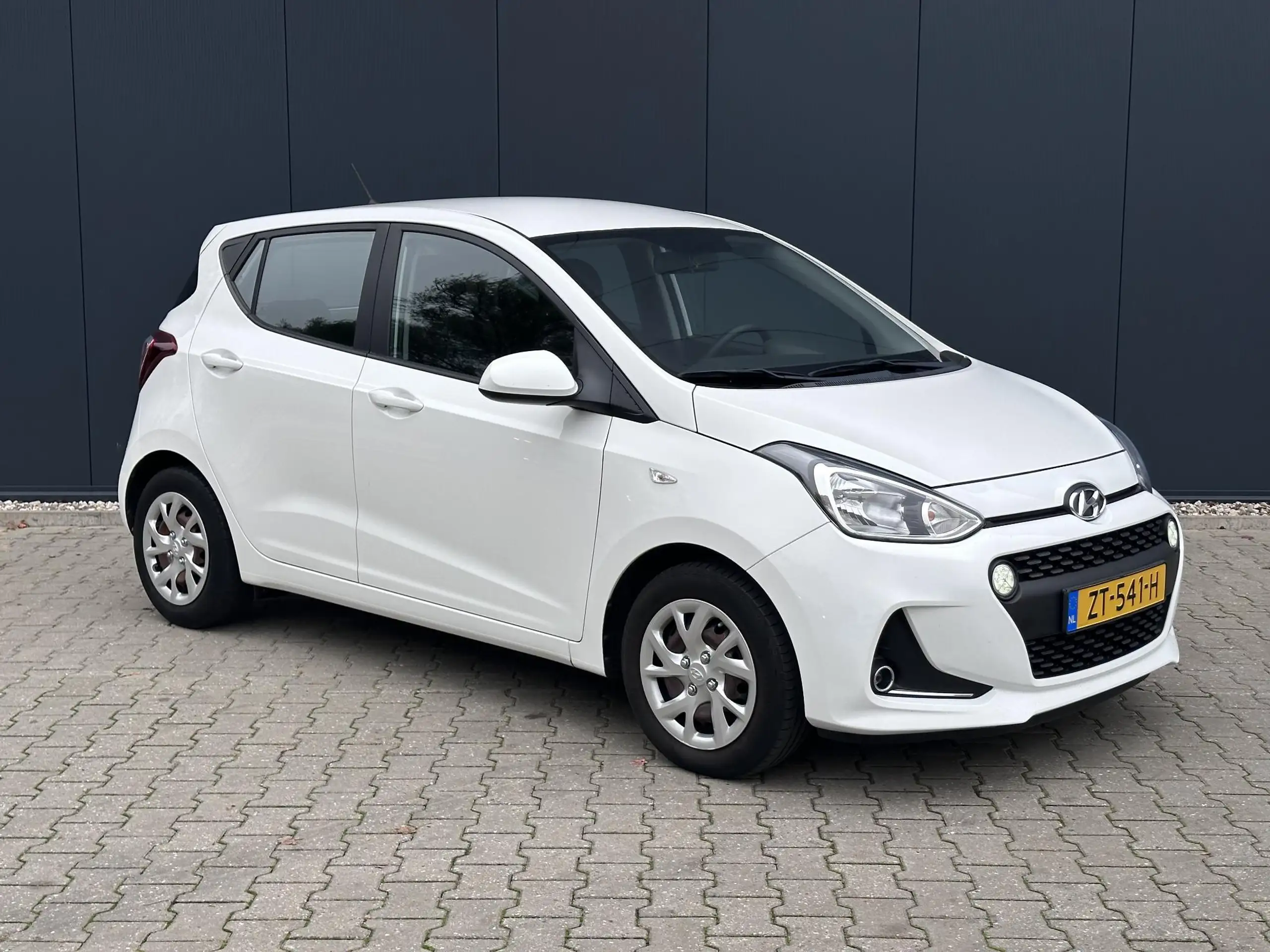 Hyundai - i10