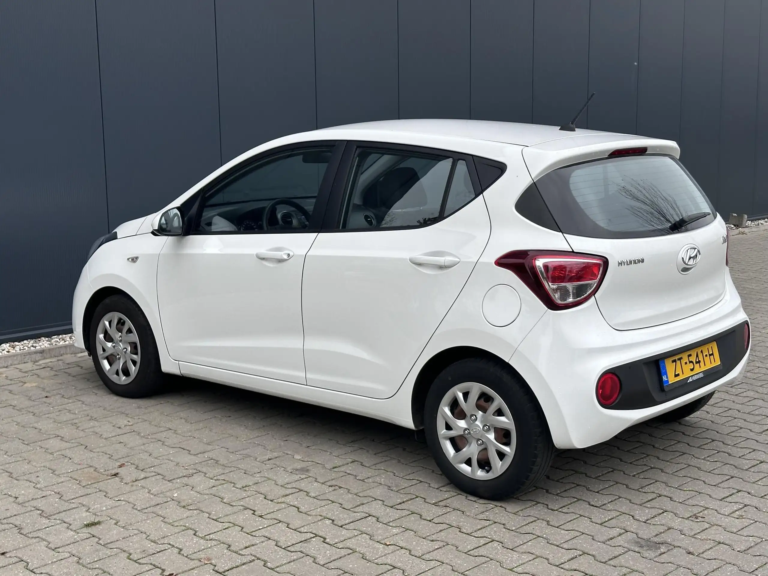 Hyundai - i10