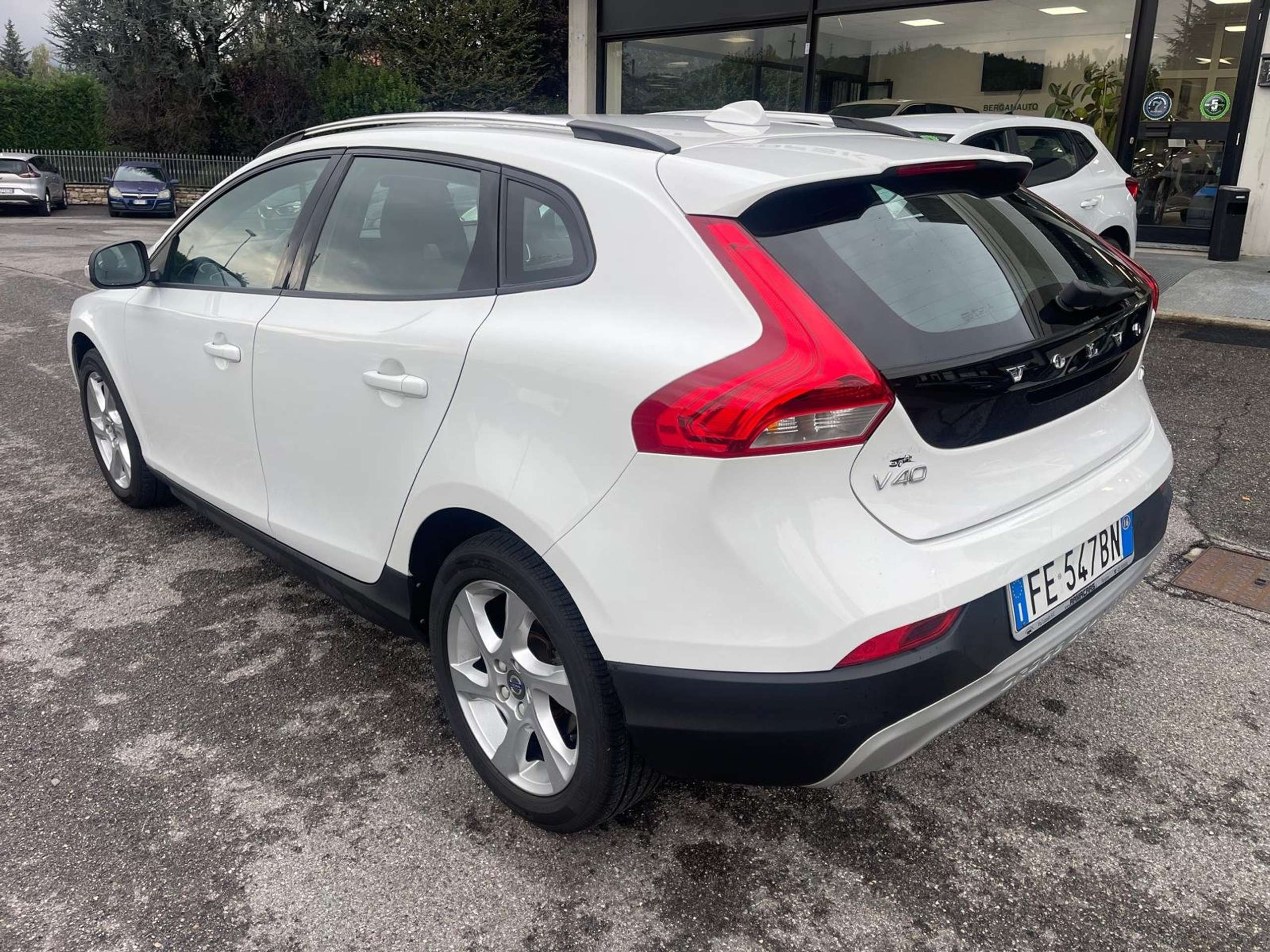 Volvo - V40 Cross Country