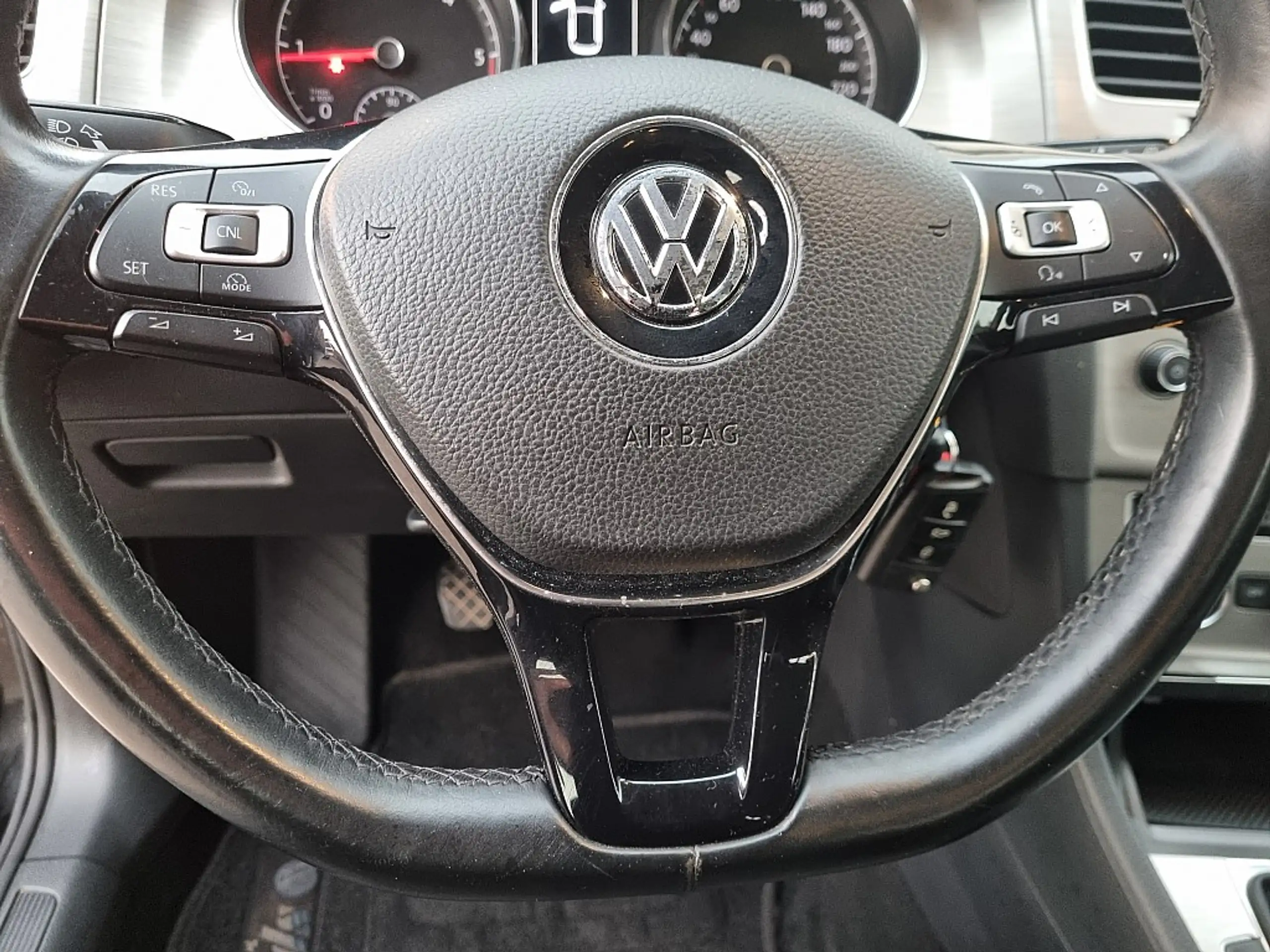 Volkswagen - Golf R