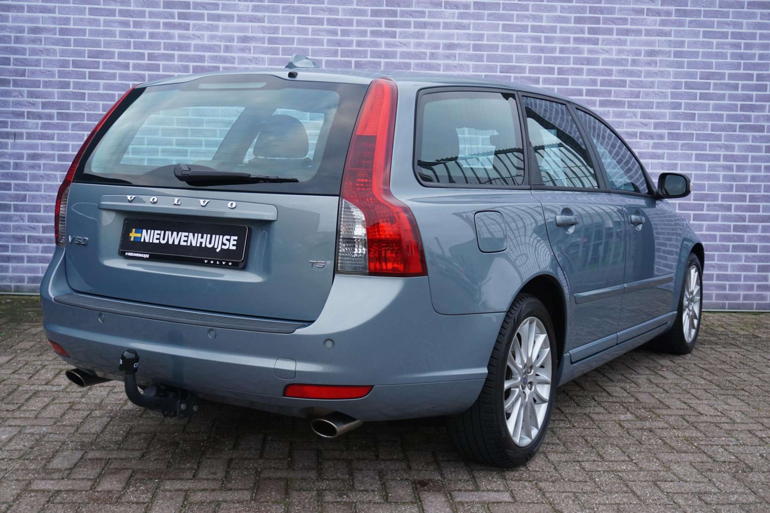 Volvo - V50