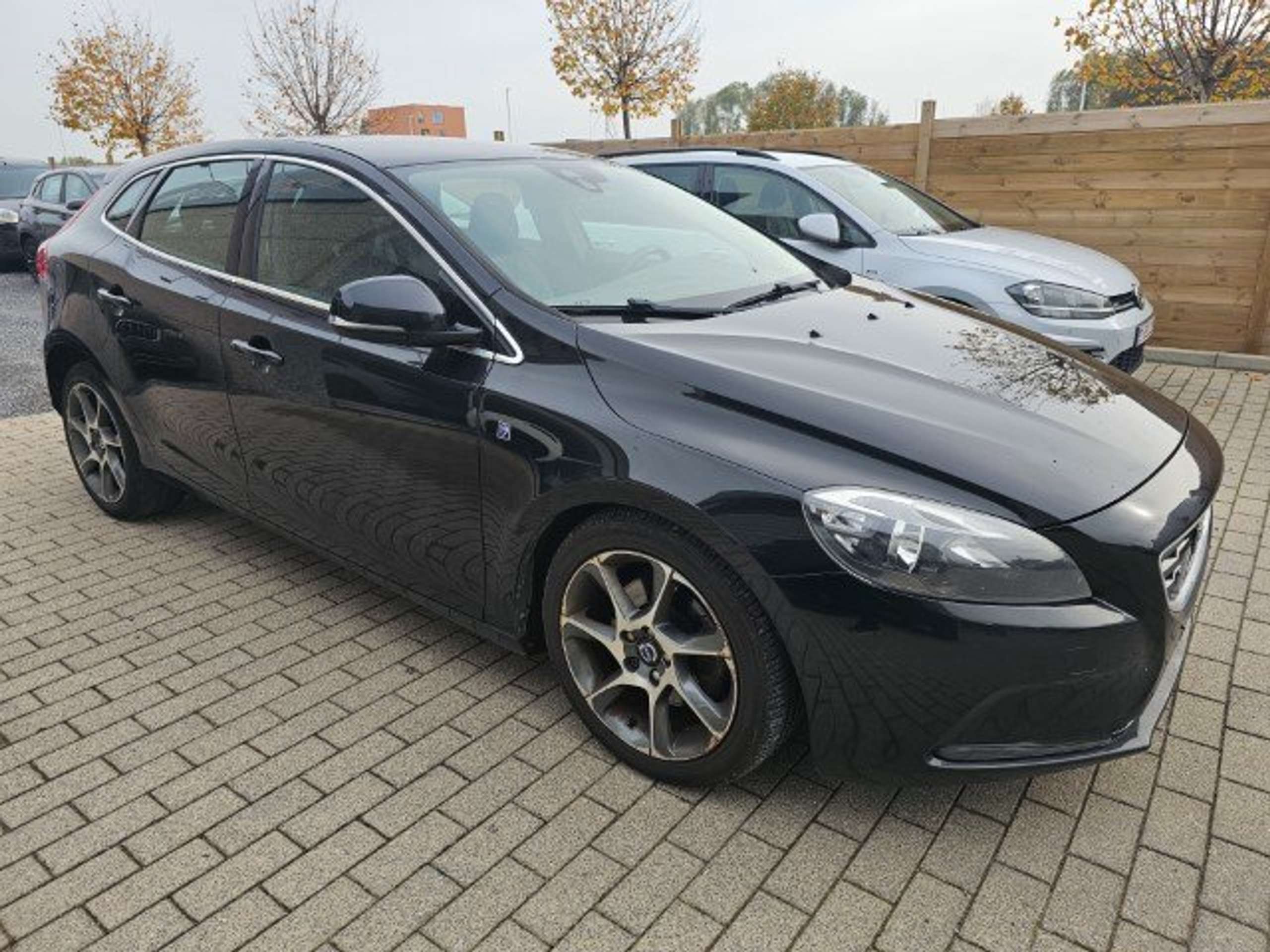 Volvo - V40