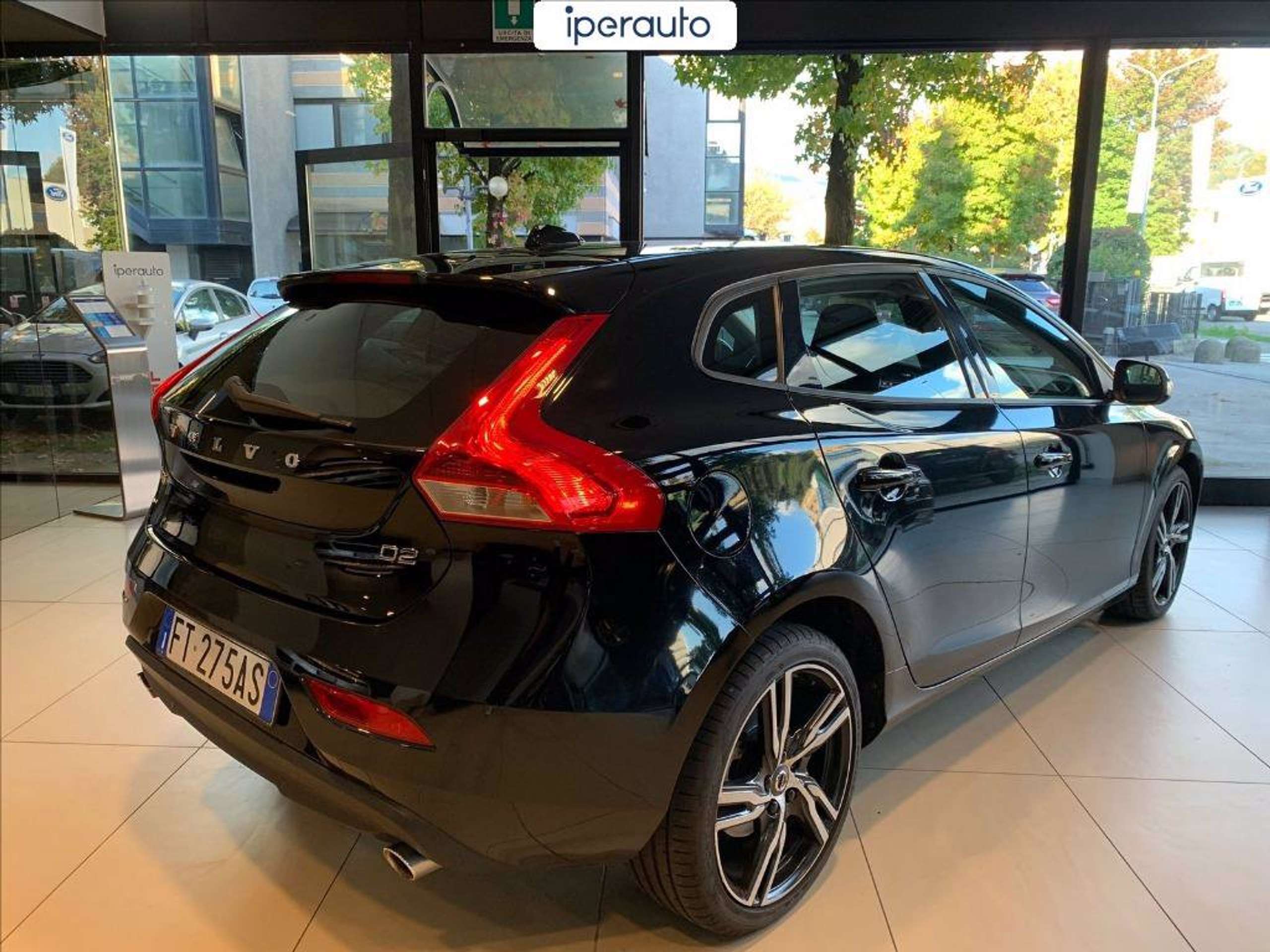 Volvo - V40