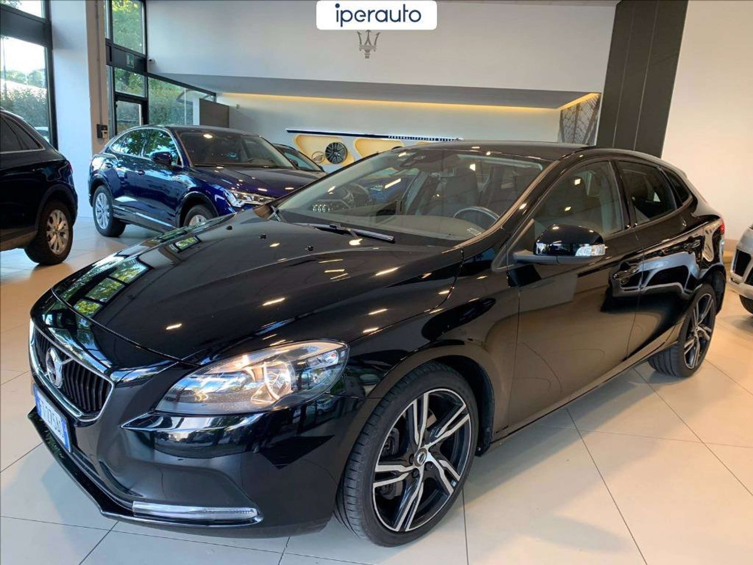 Volvo - V40