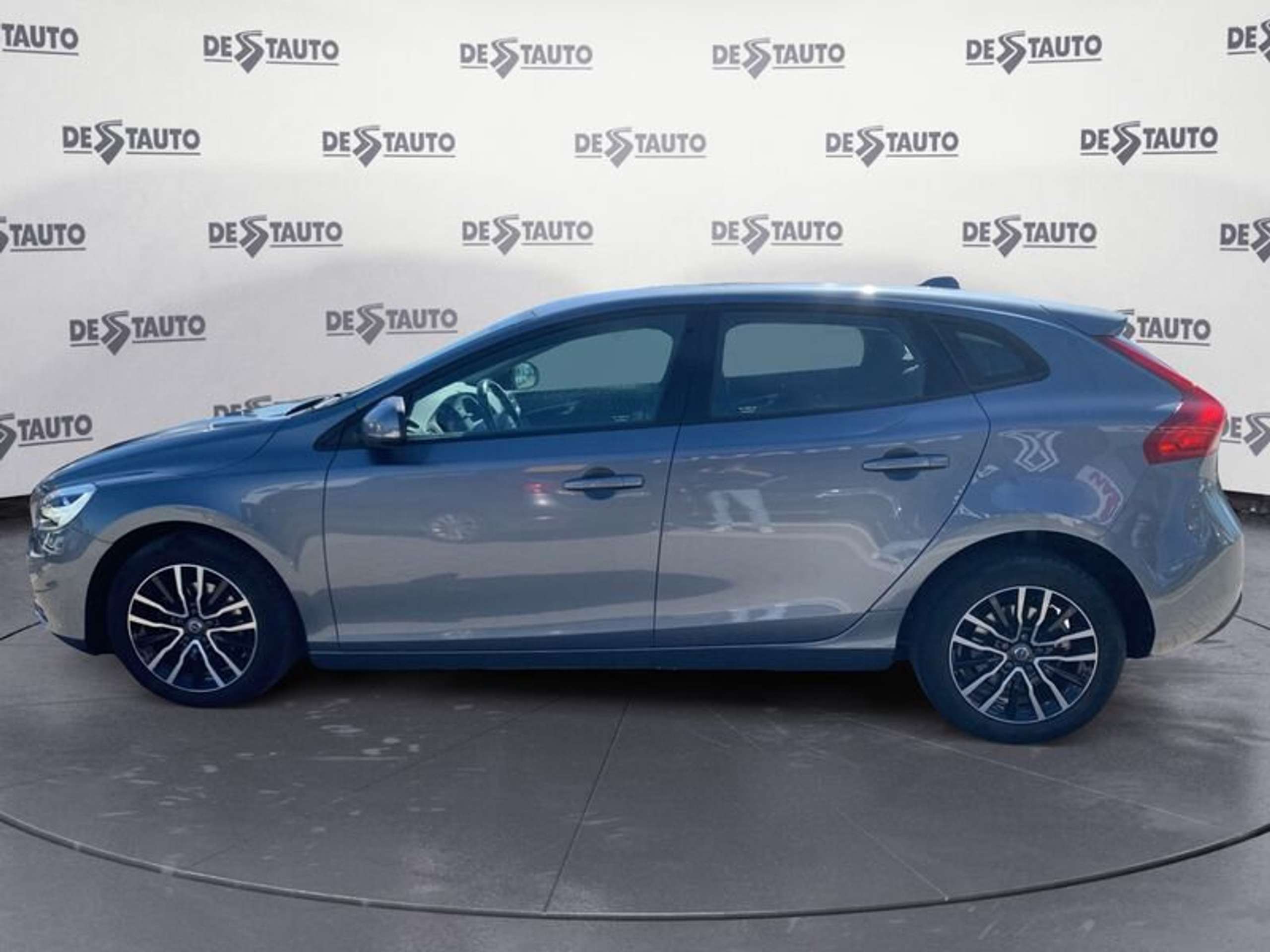 Volvo - V40