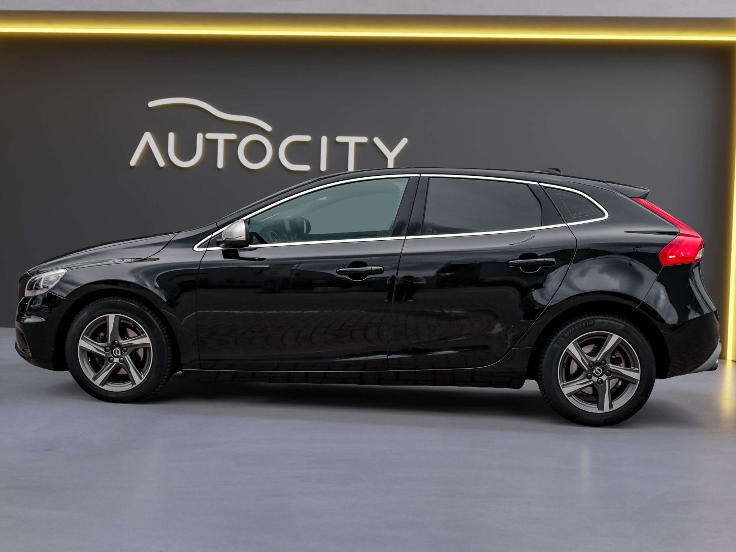 Volvo - V40