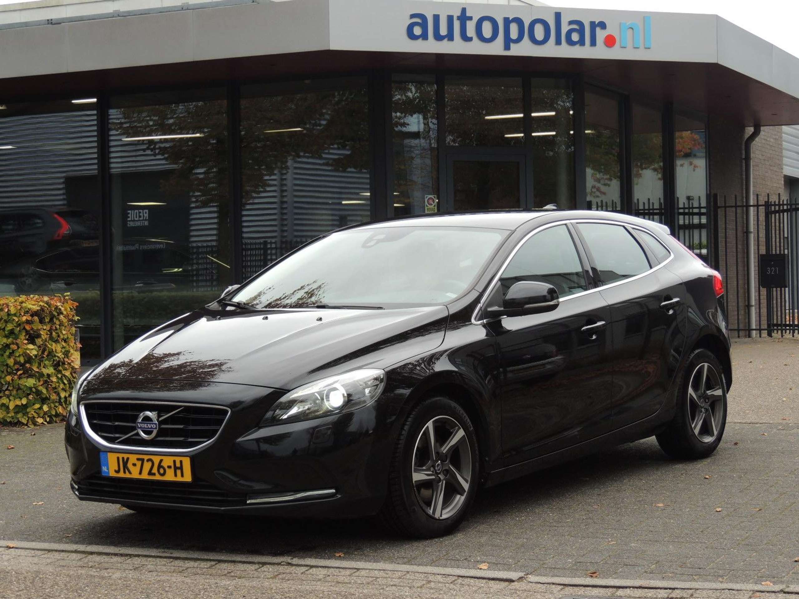 Volvo - V40