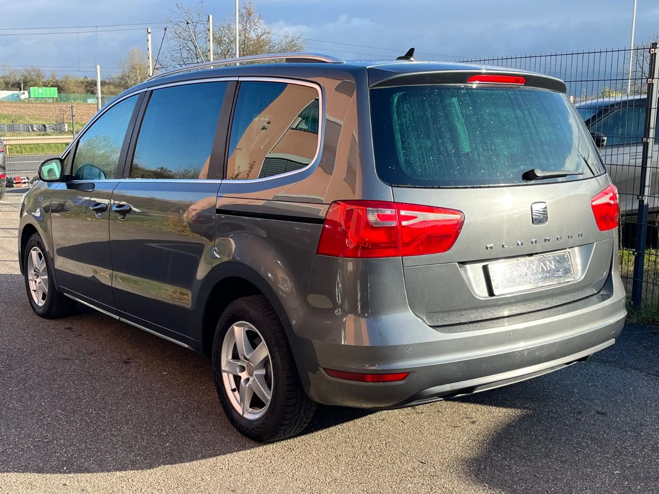 SEAT - Alhambra