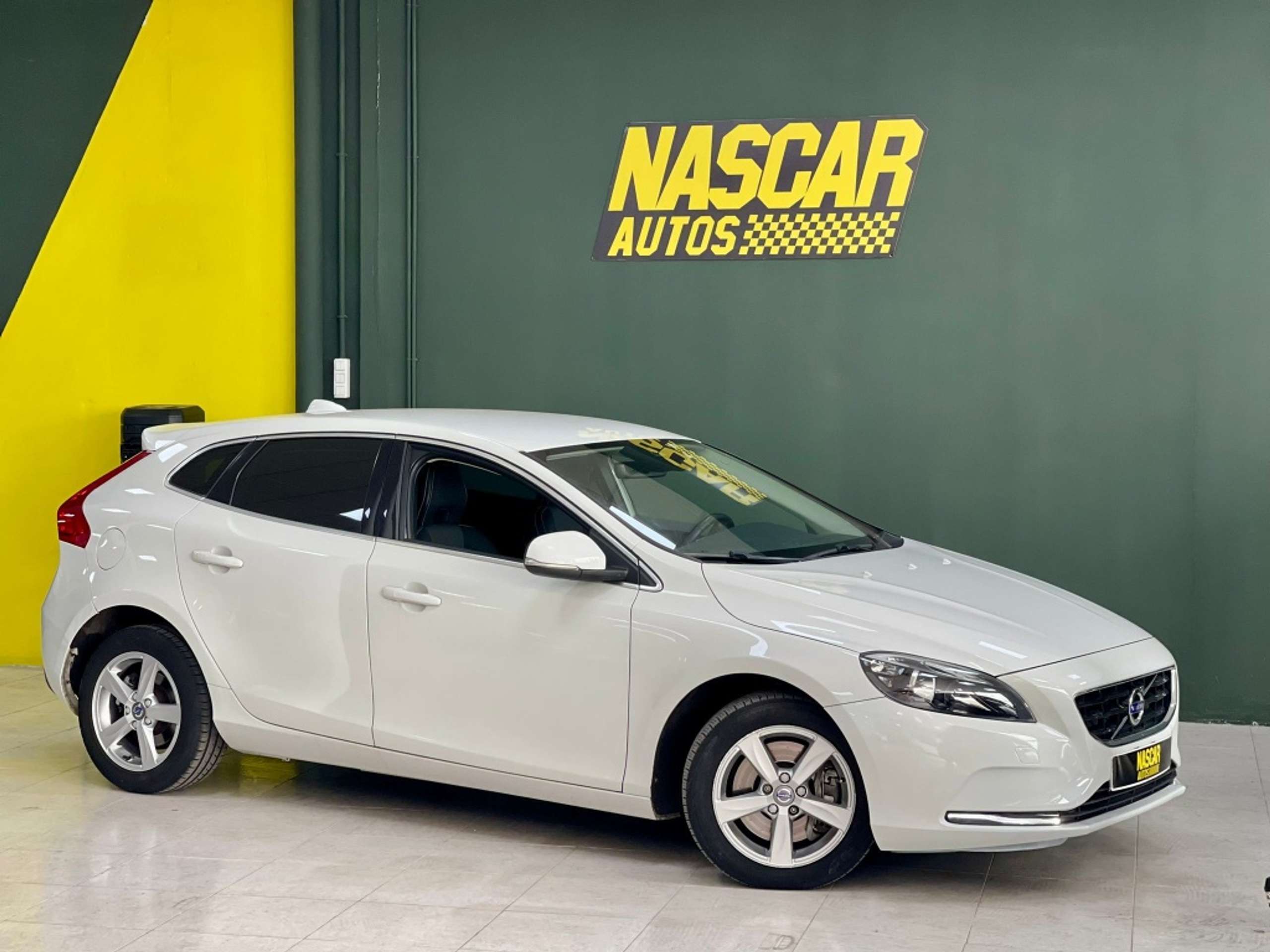 Volvo V40 2015