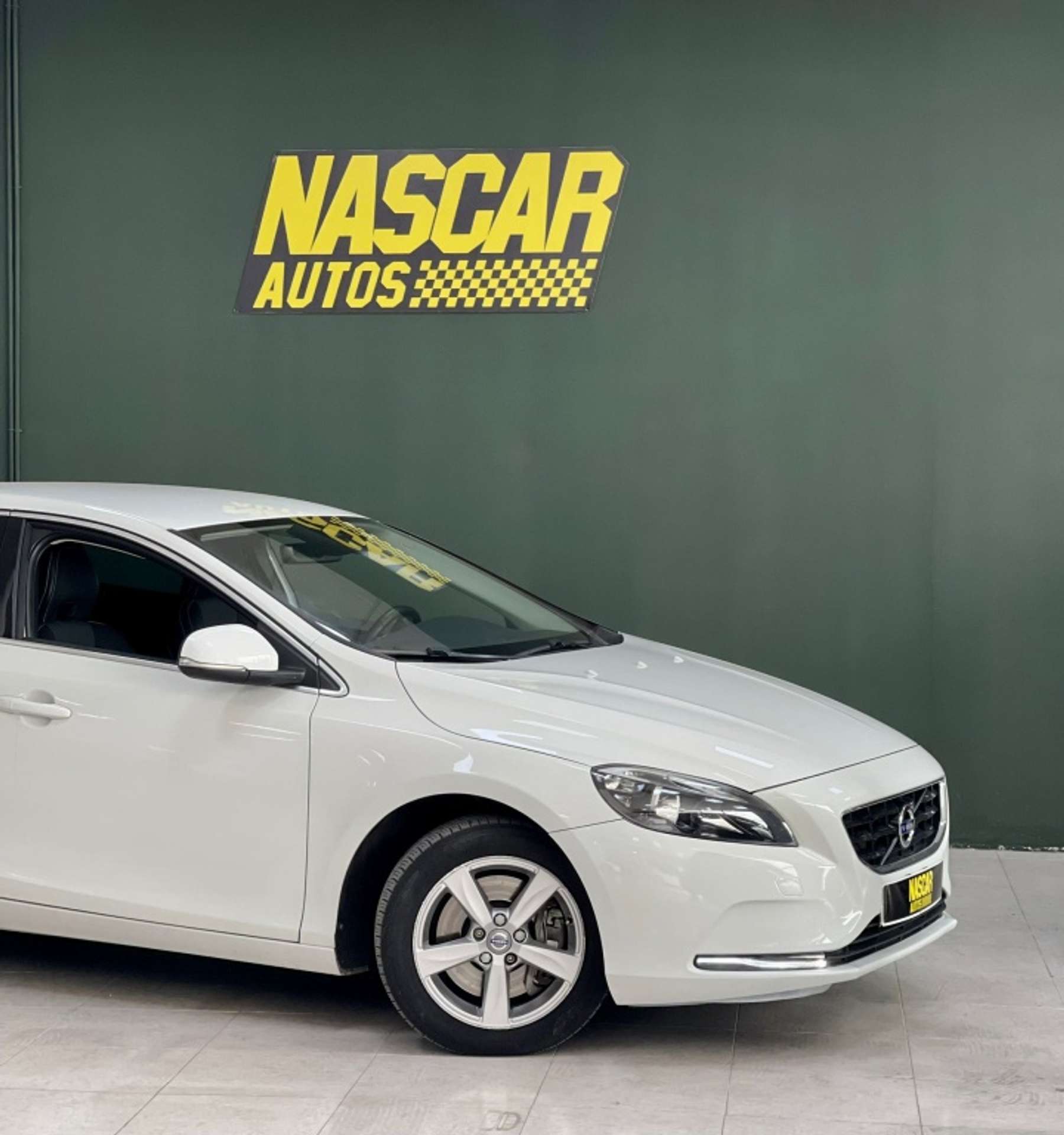 Volvo - V40