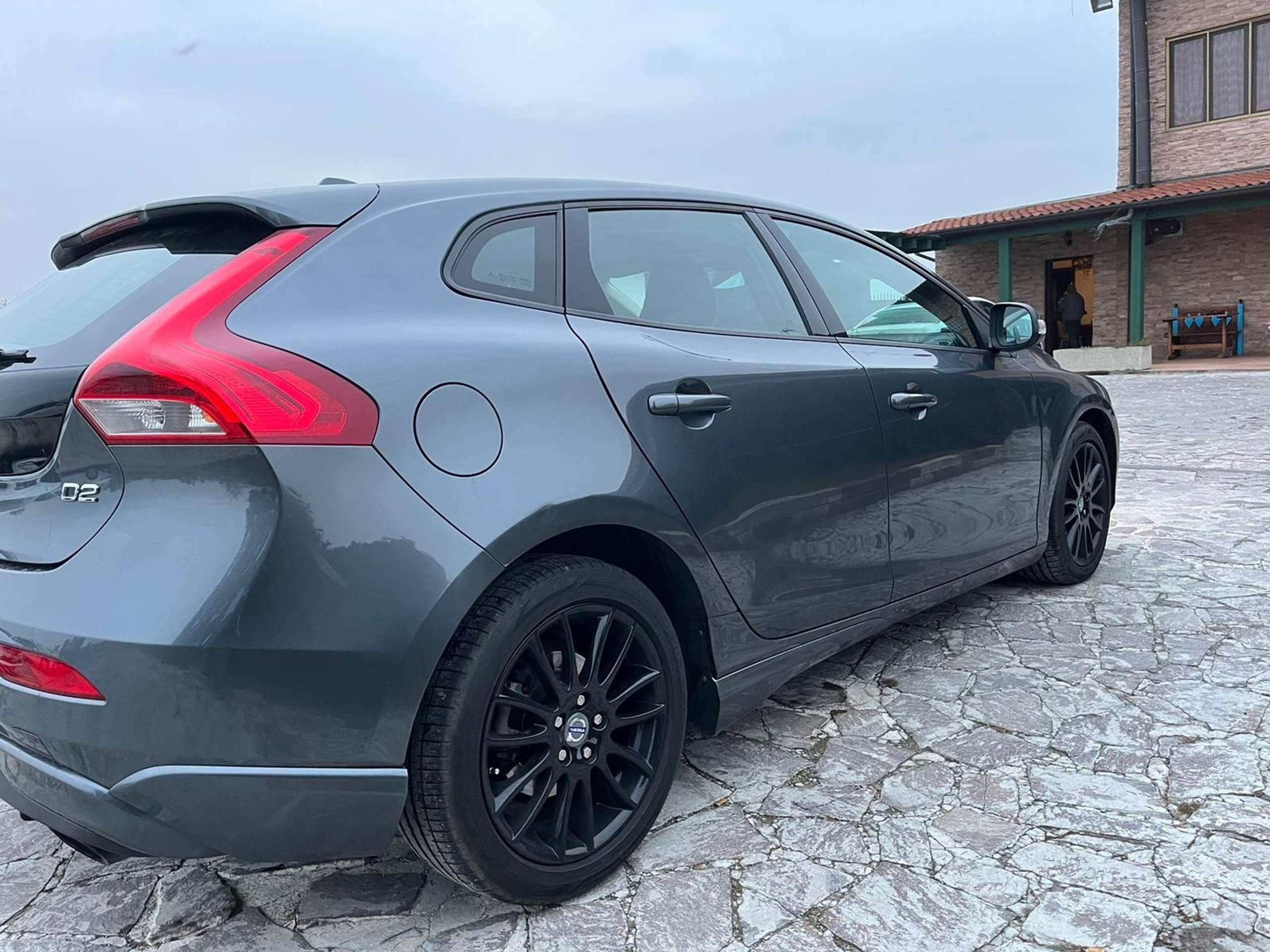 Volvo - V40