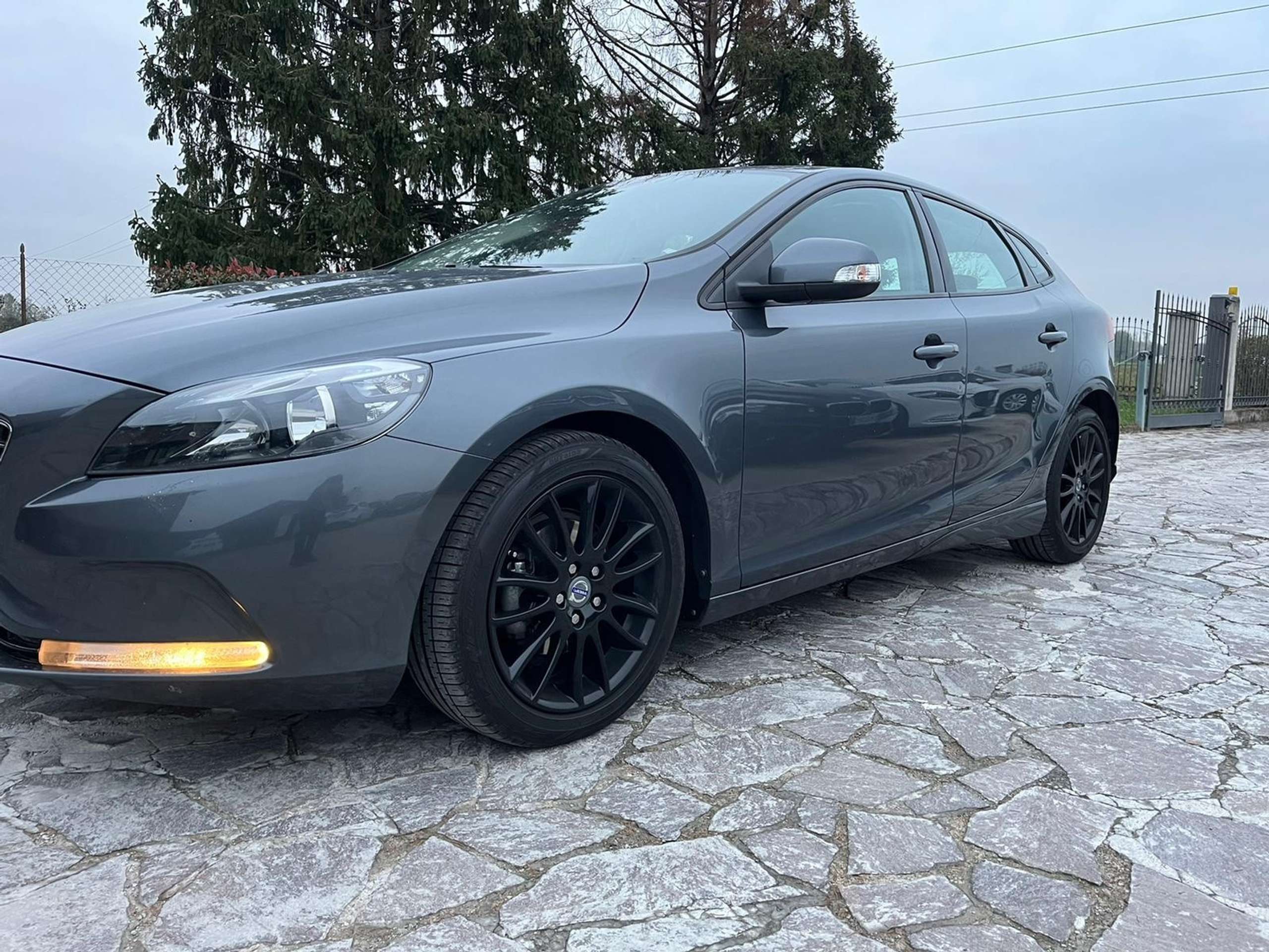 Volvo - V40