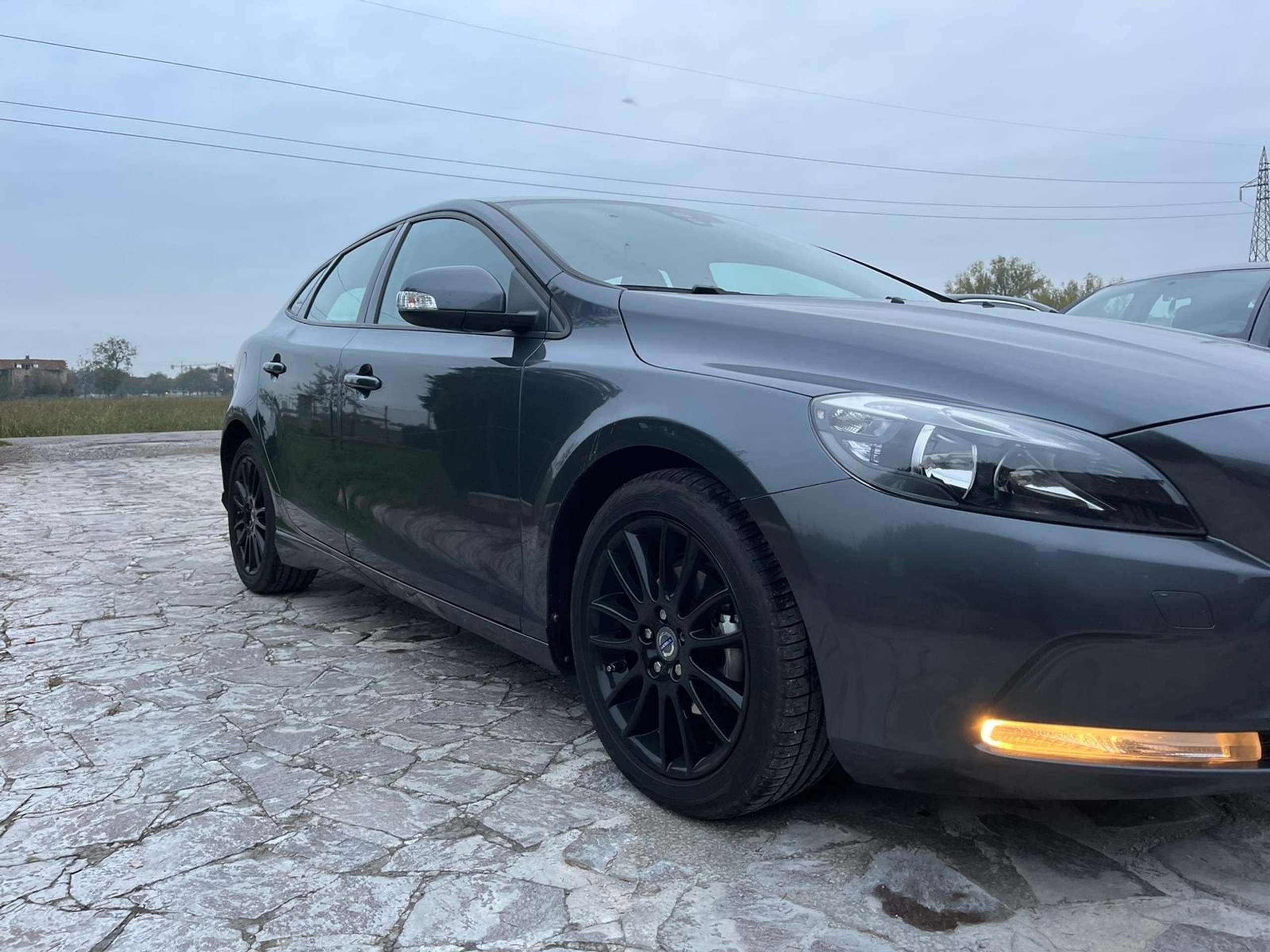 Volvo - V40