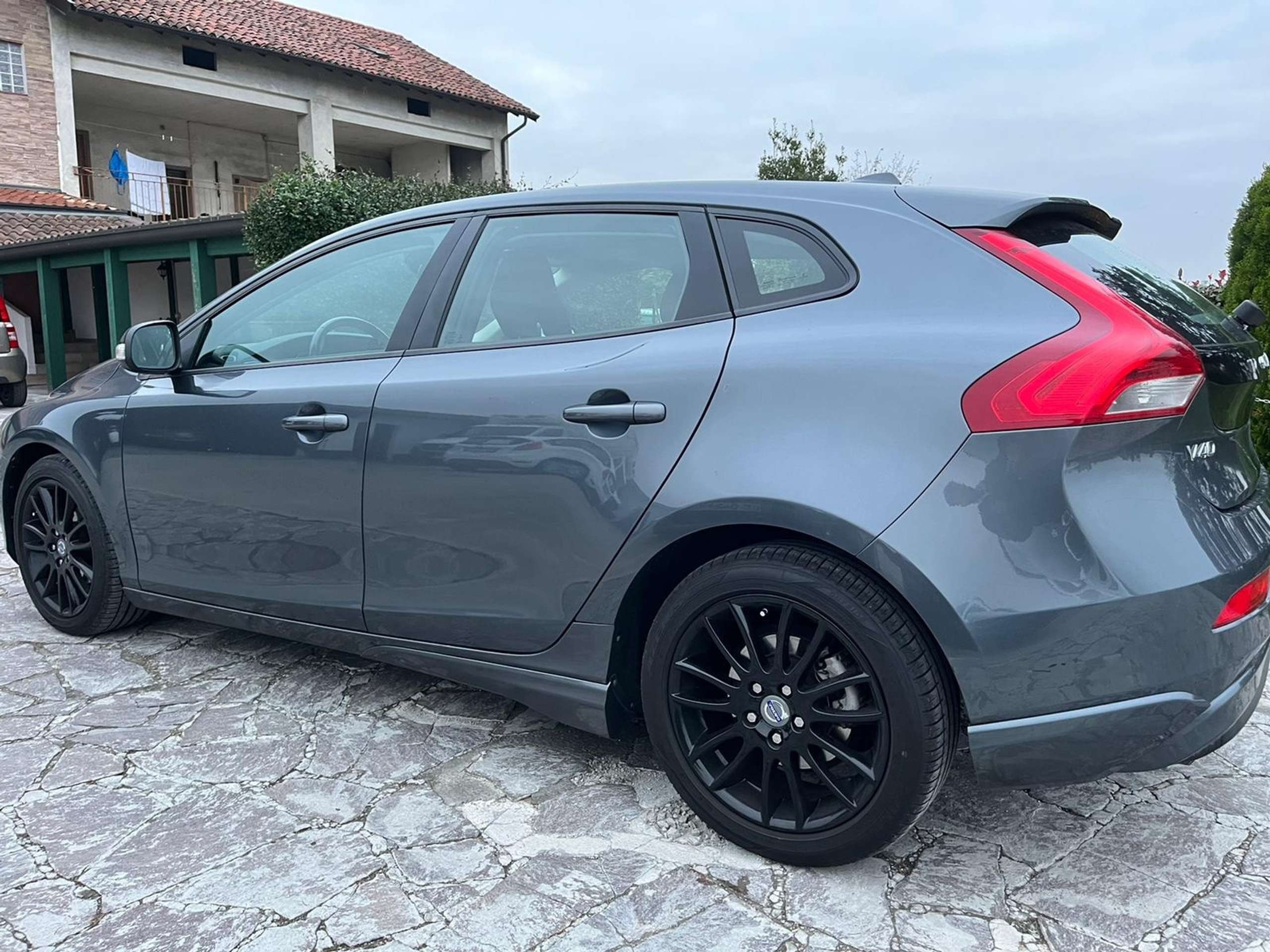 Volvo - V40