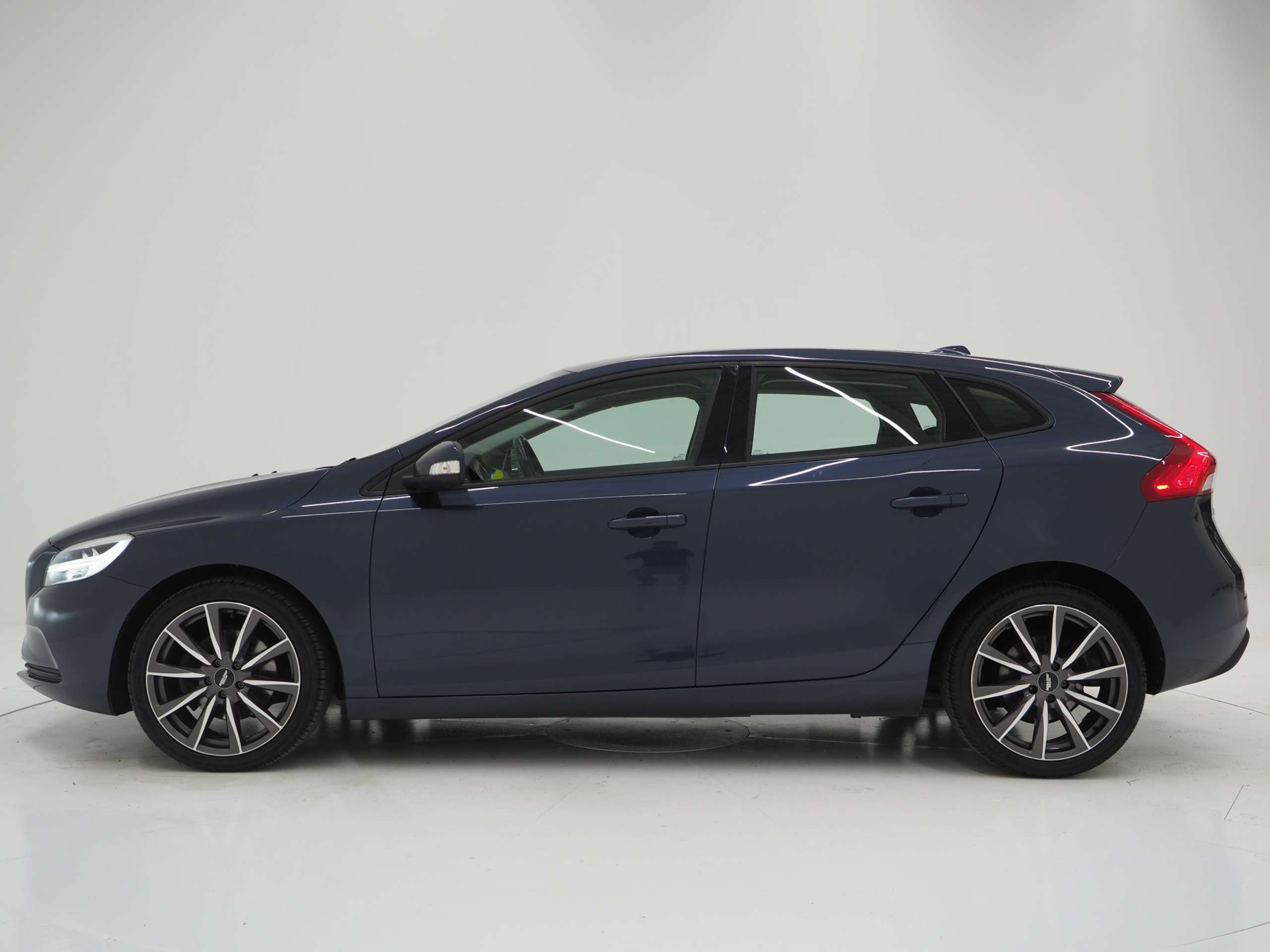 Volvo - V40