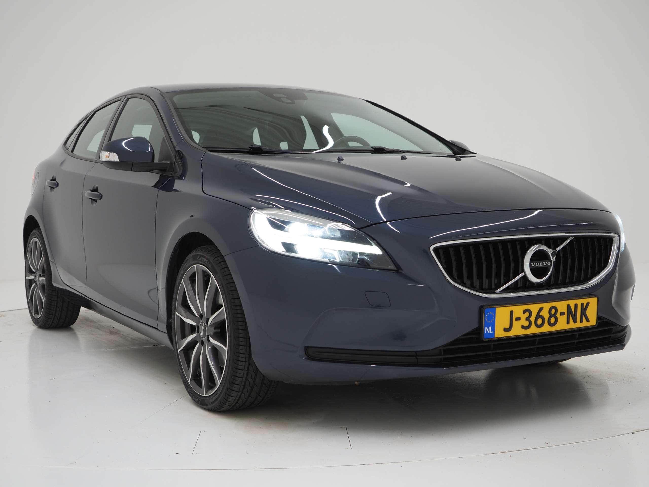 Volvo - V40