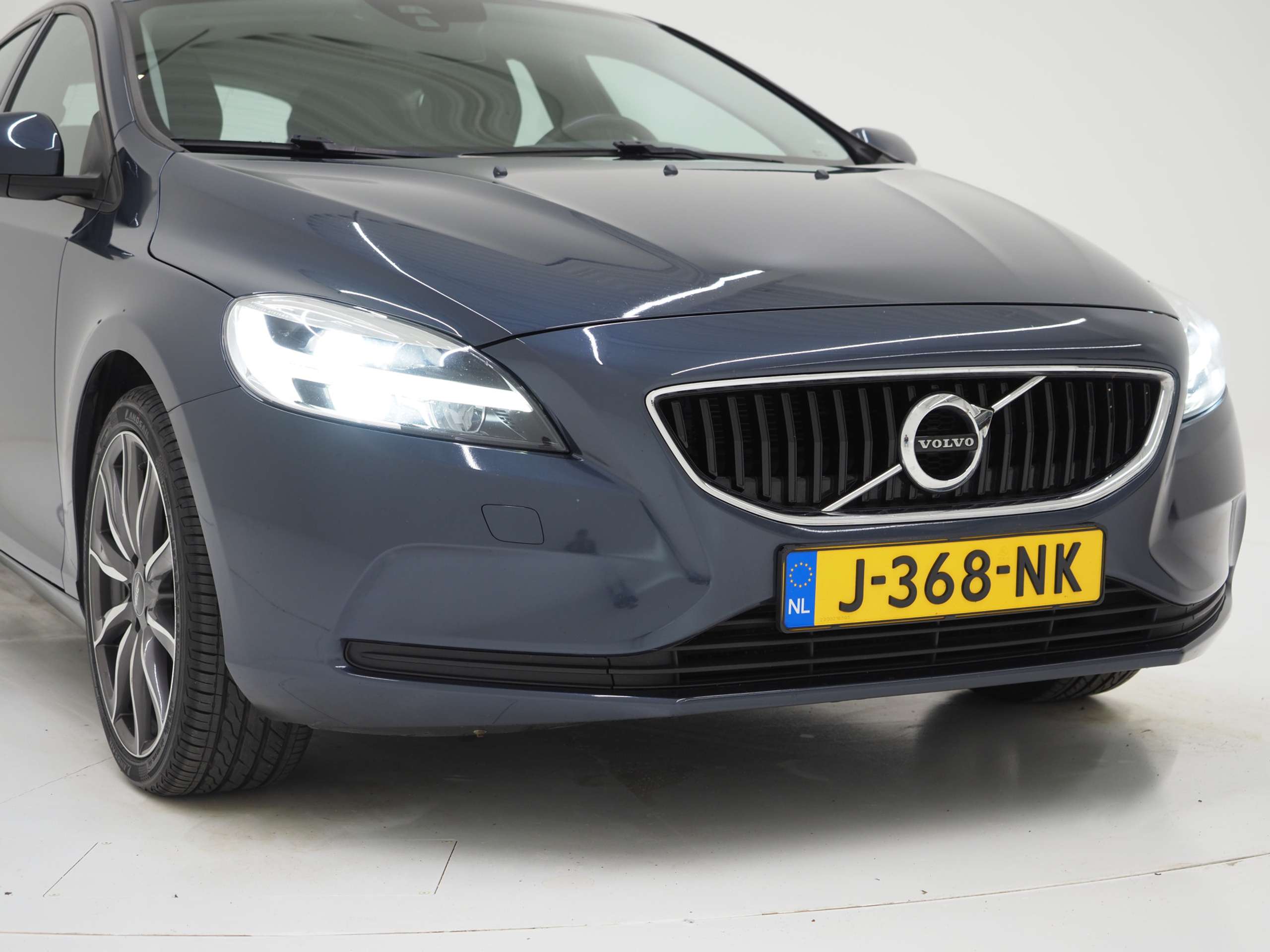 Volvo - V40