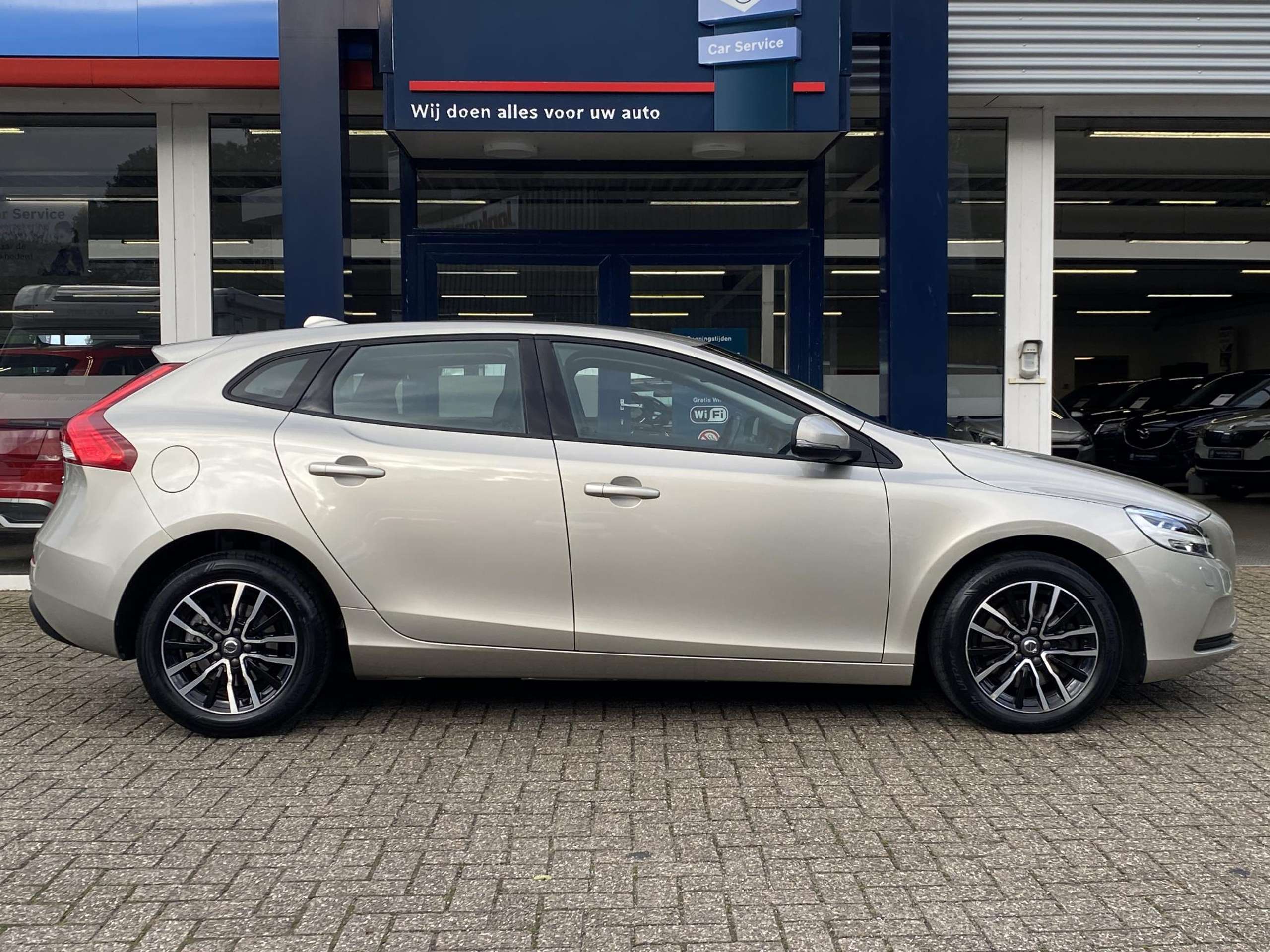 Volvo - V40