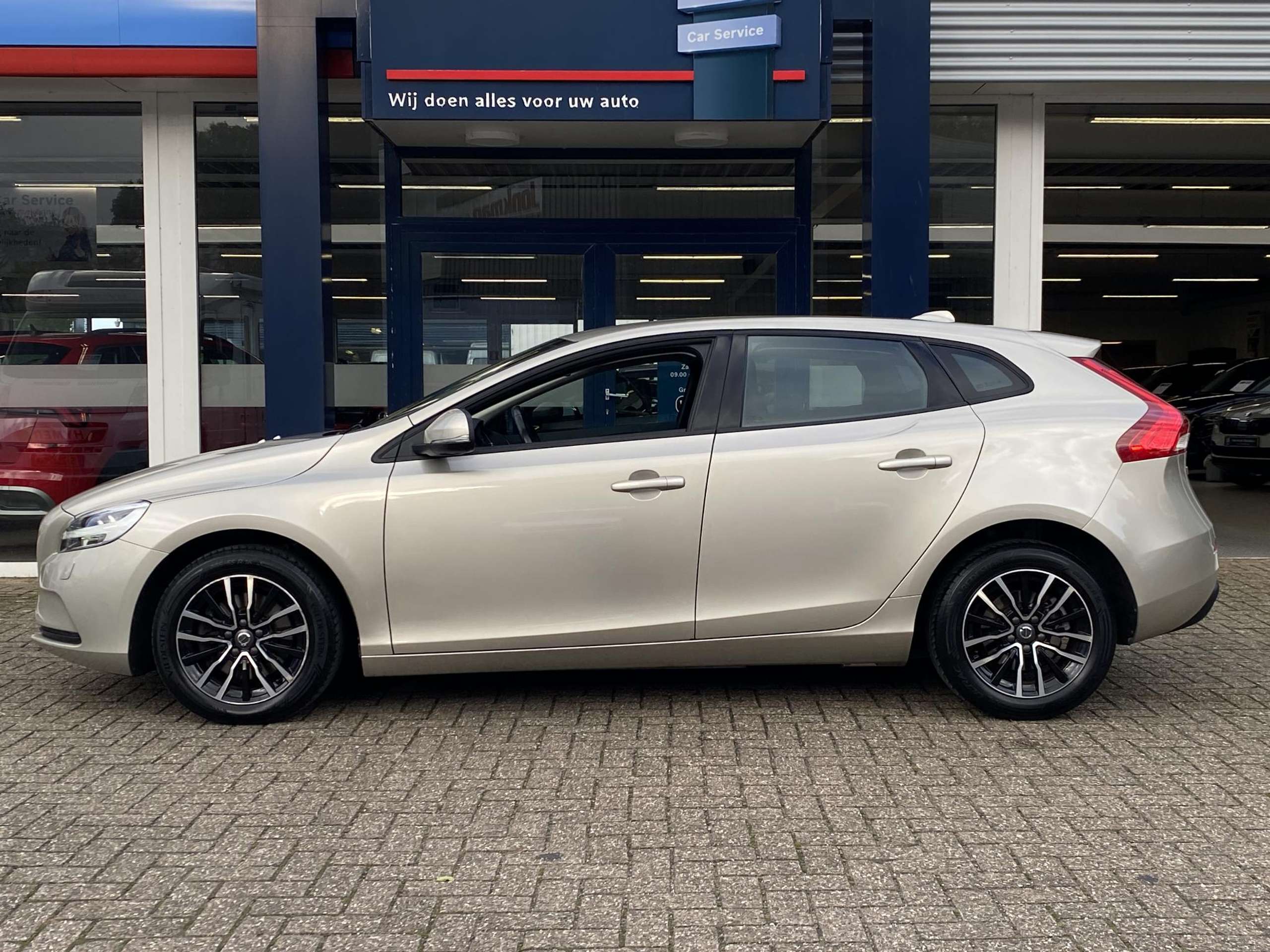 Volvo - V40