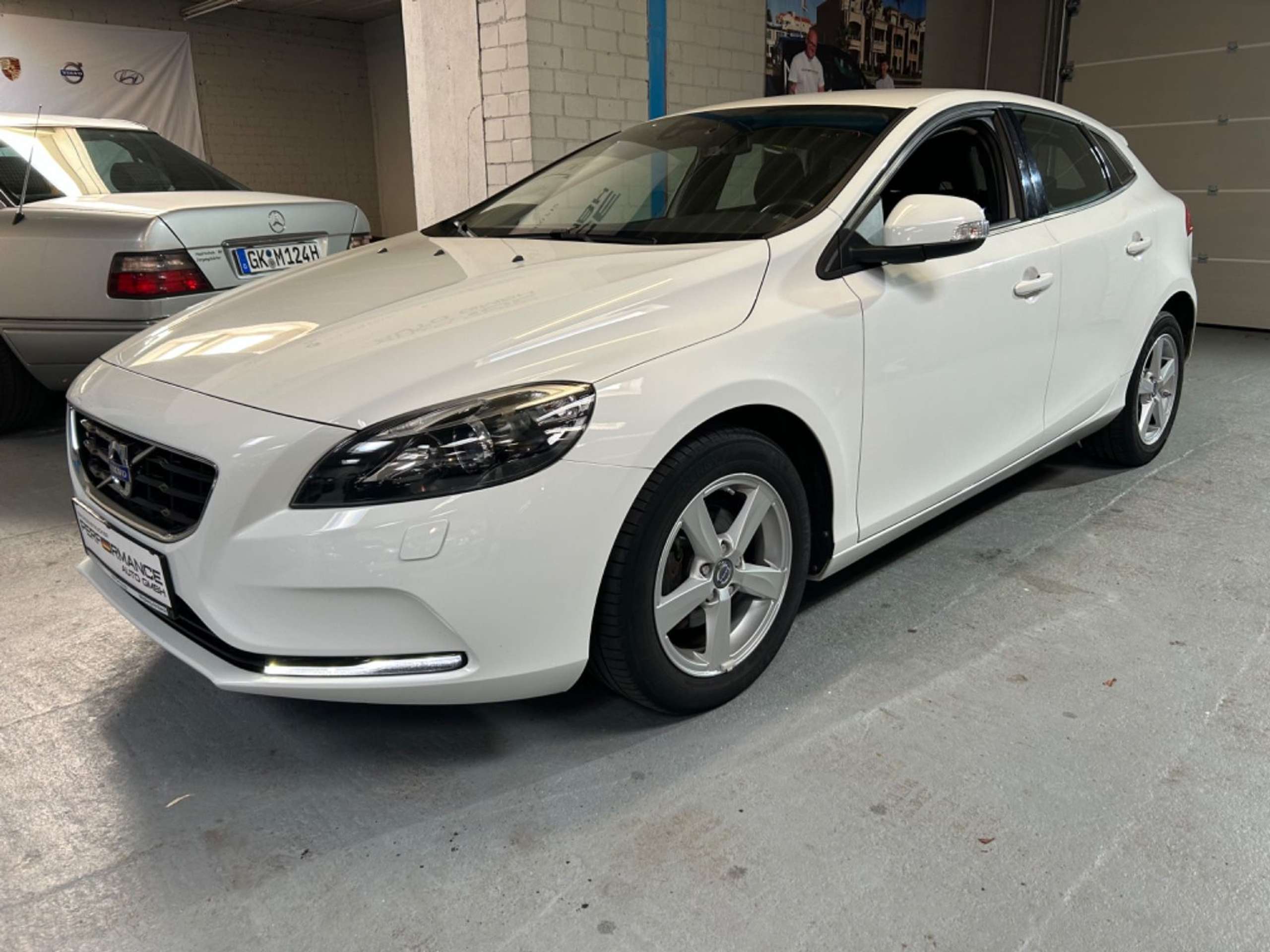 Volvo - V40