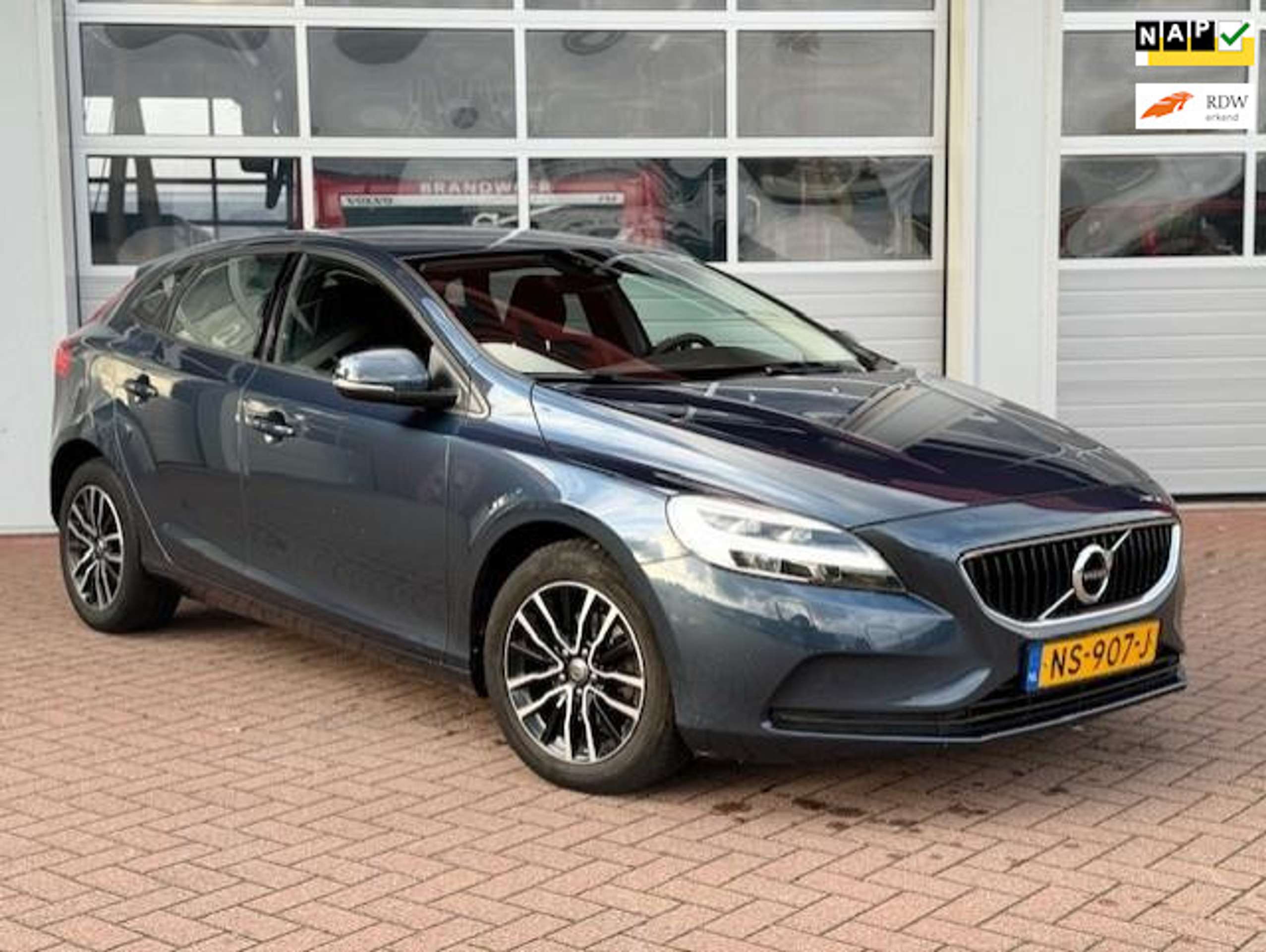 Volvo - V40