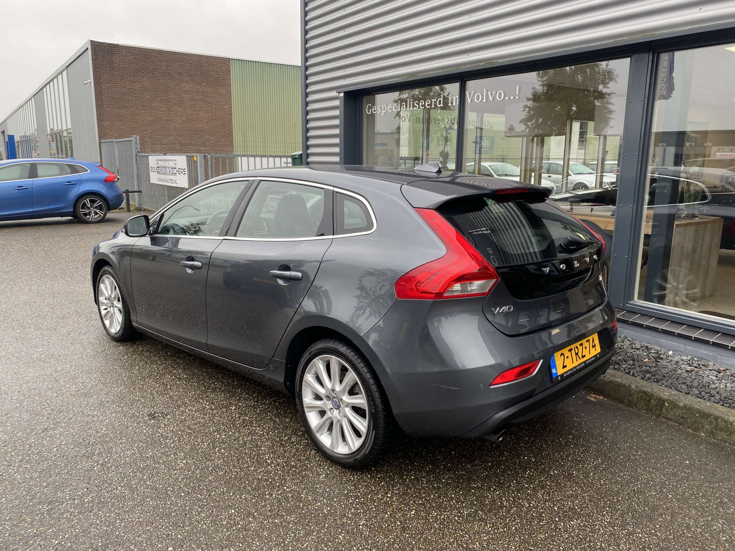 Volvo - V40