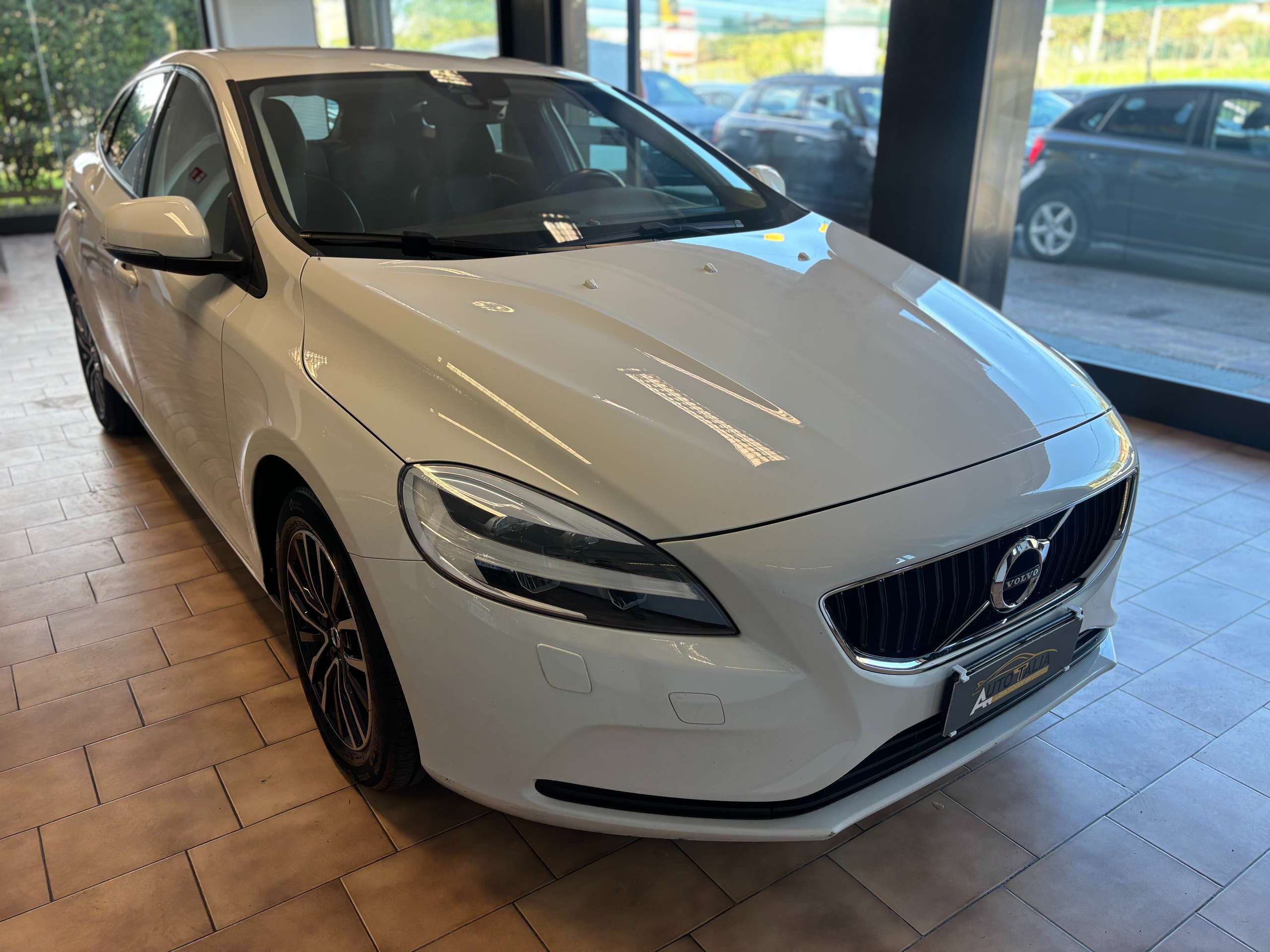 Volvo - V40