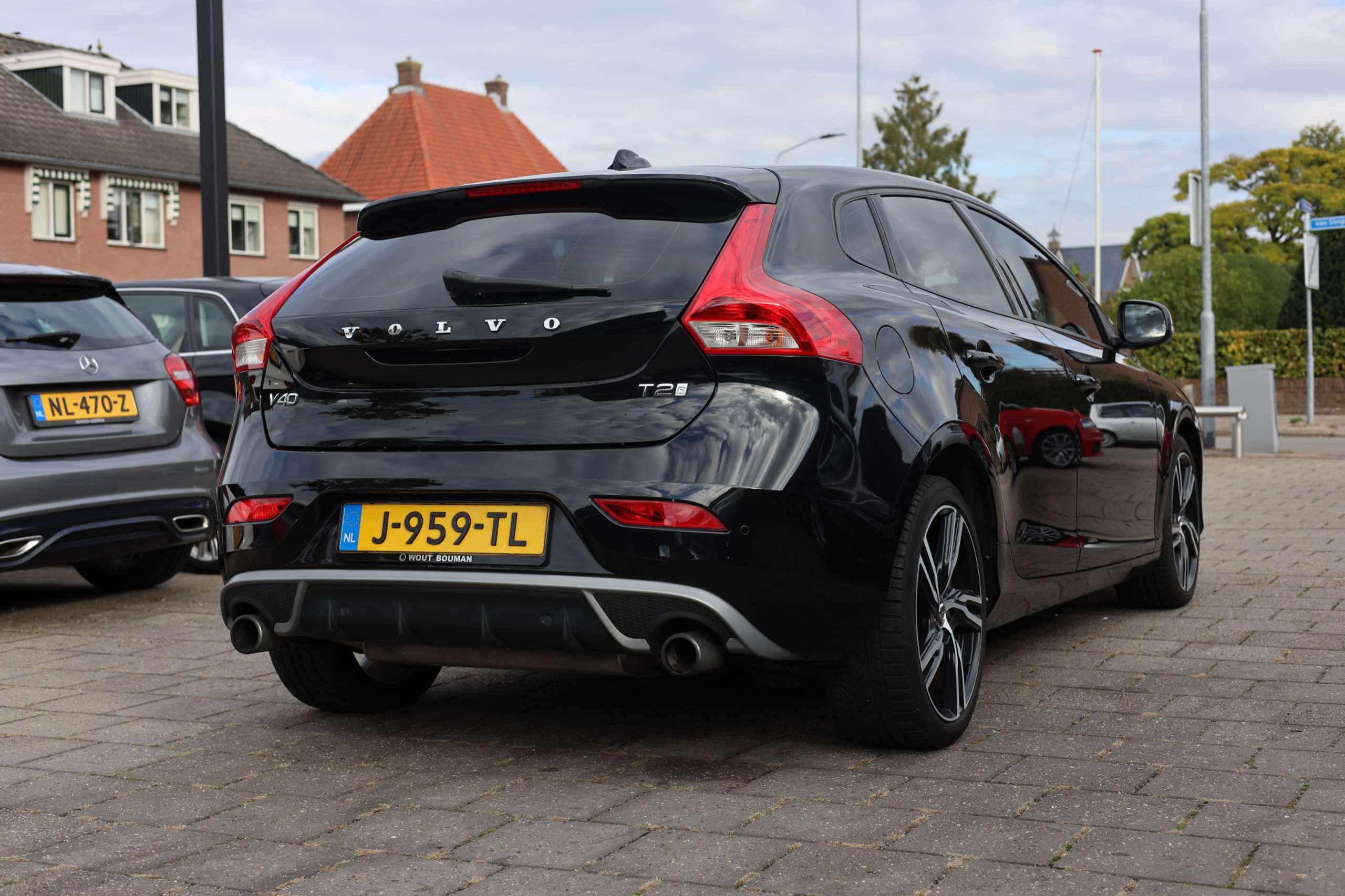 Volvo - V40