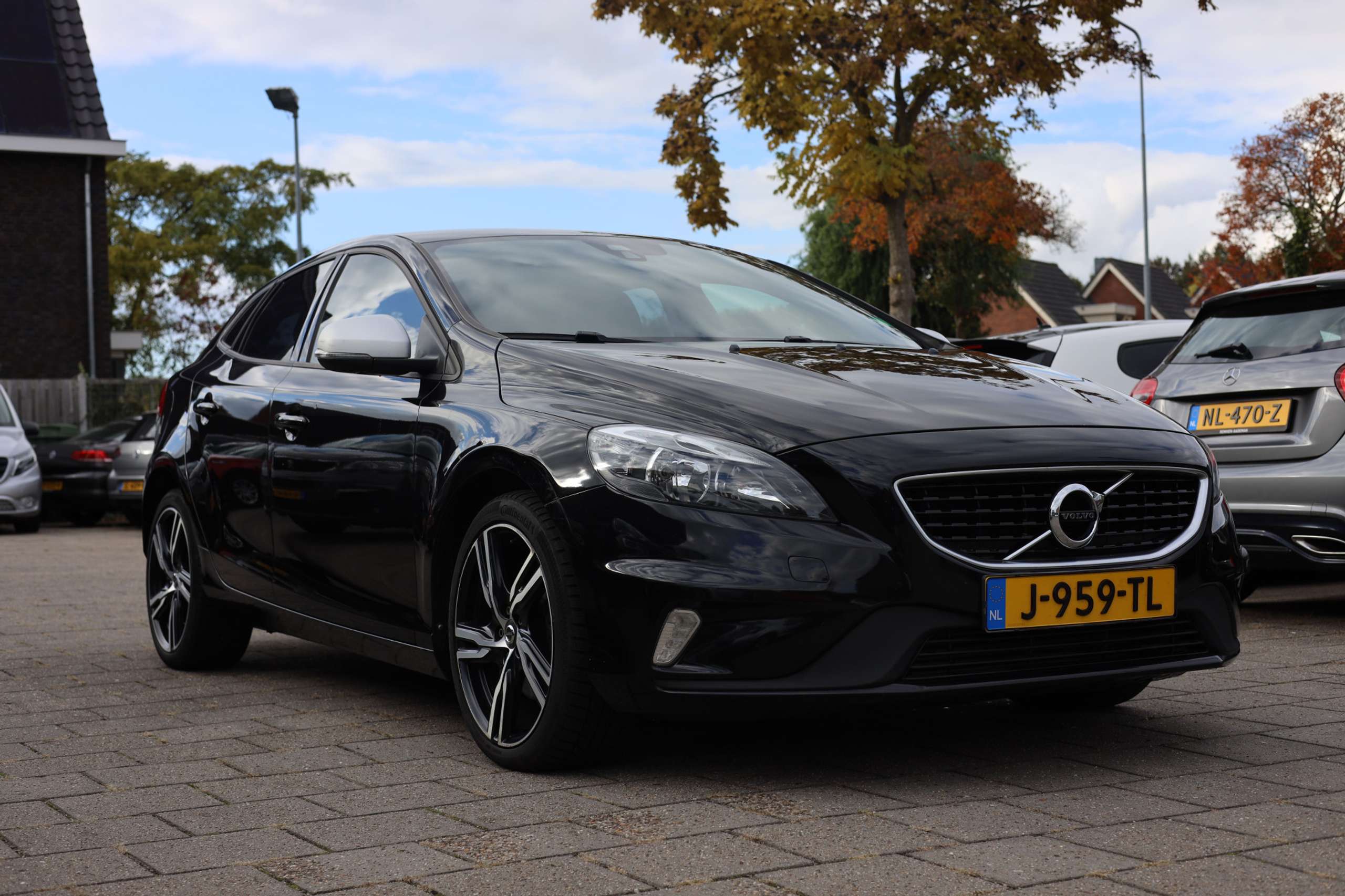 Volvo - V40