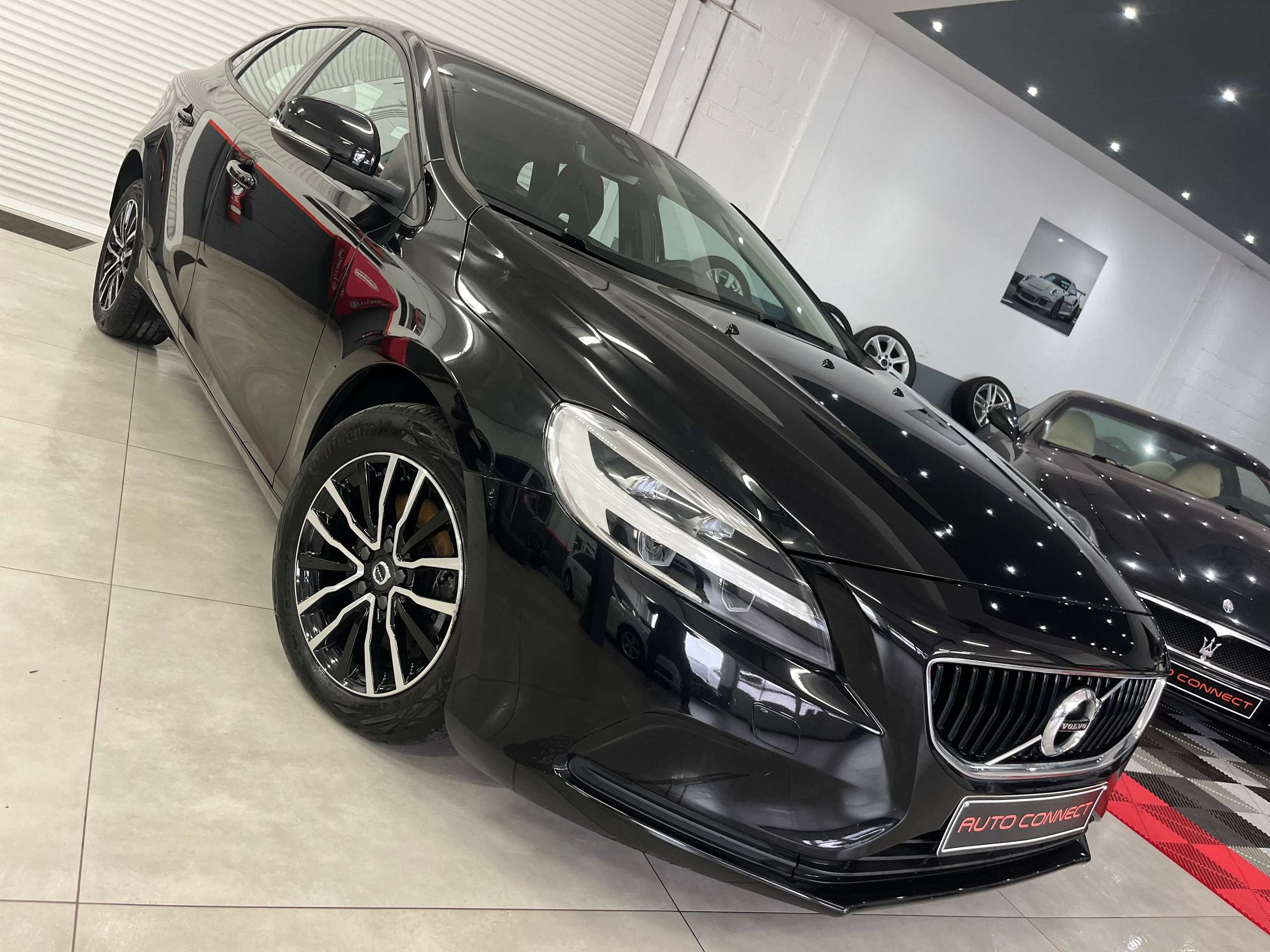 Volvo - V40