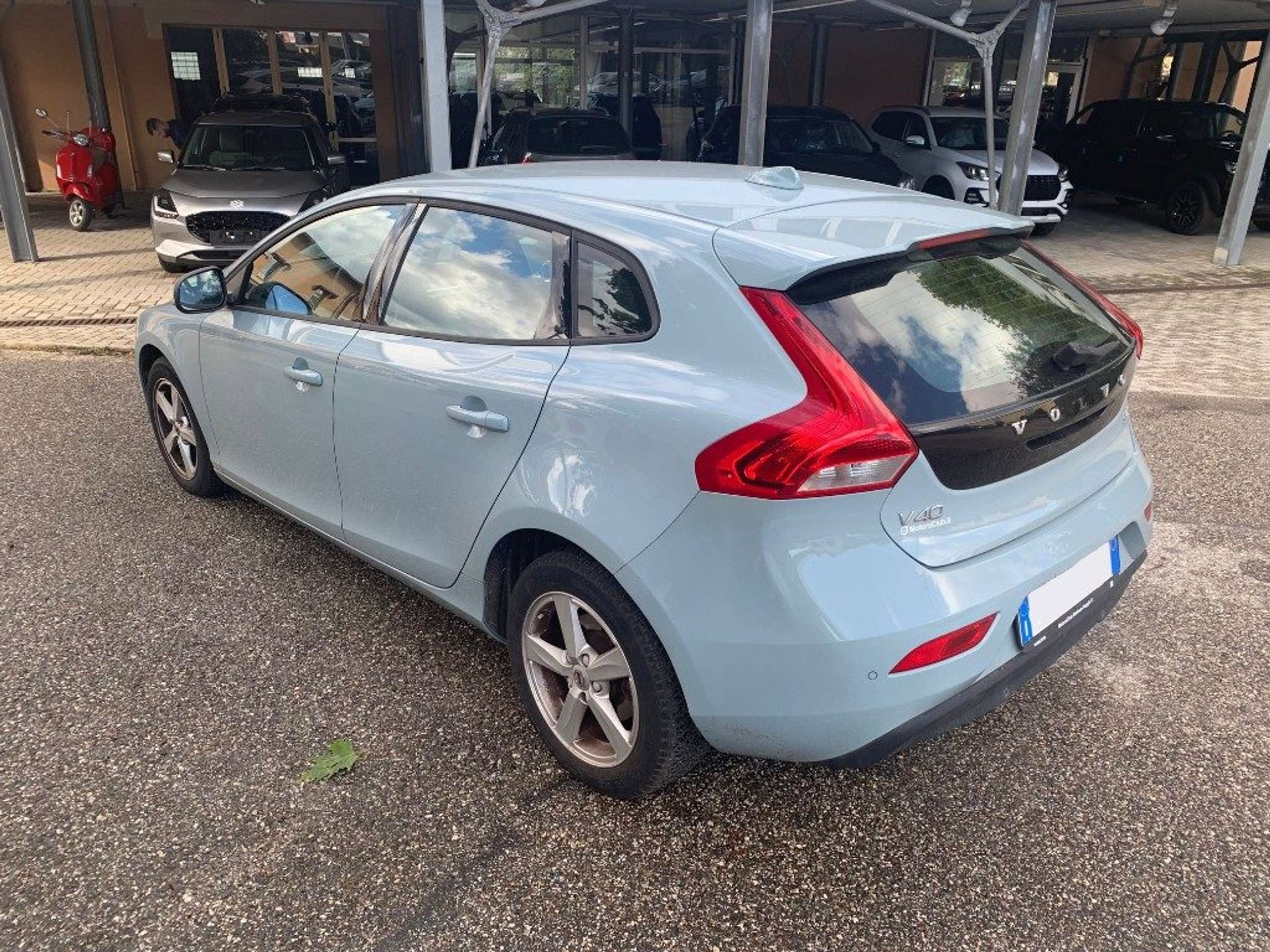 Volvo - V40