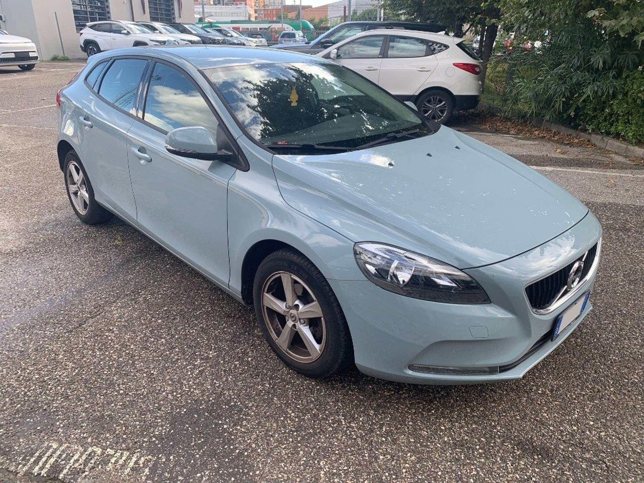 Volvo - V40