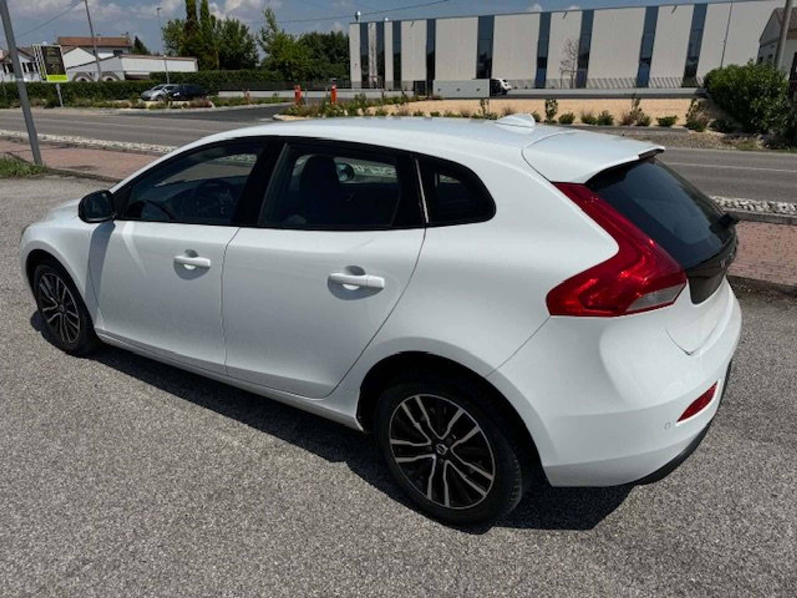 Volvo - V40