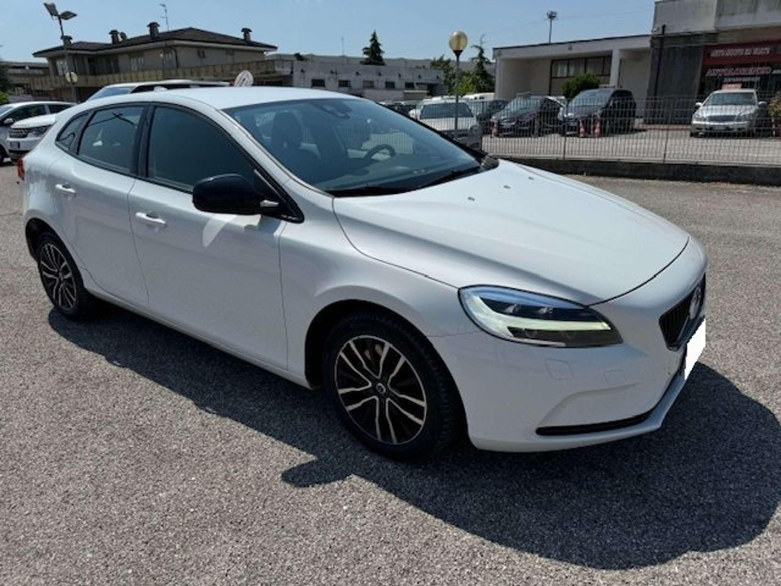 Volvo - V40