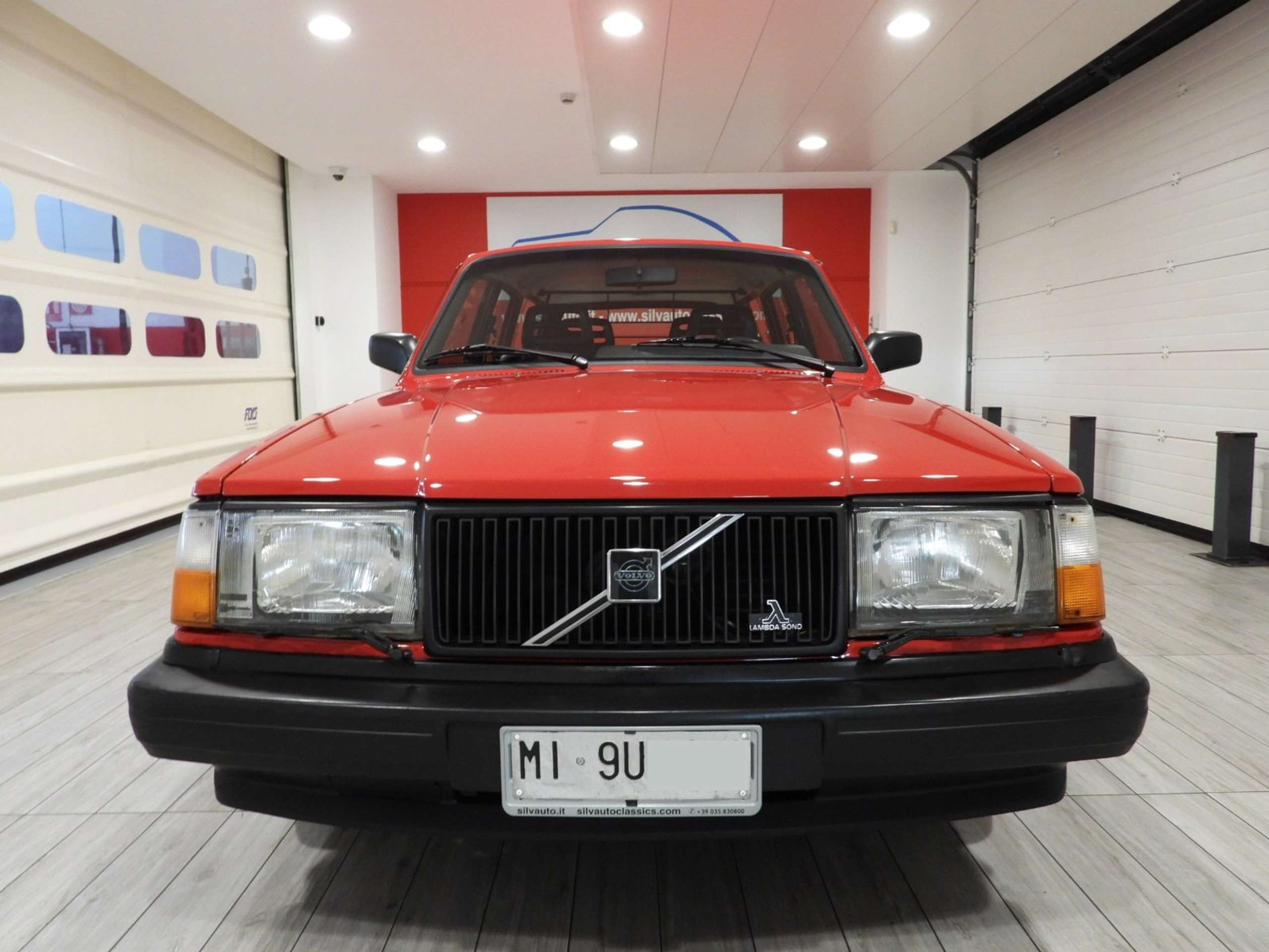 Volvo - 240