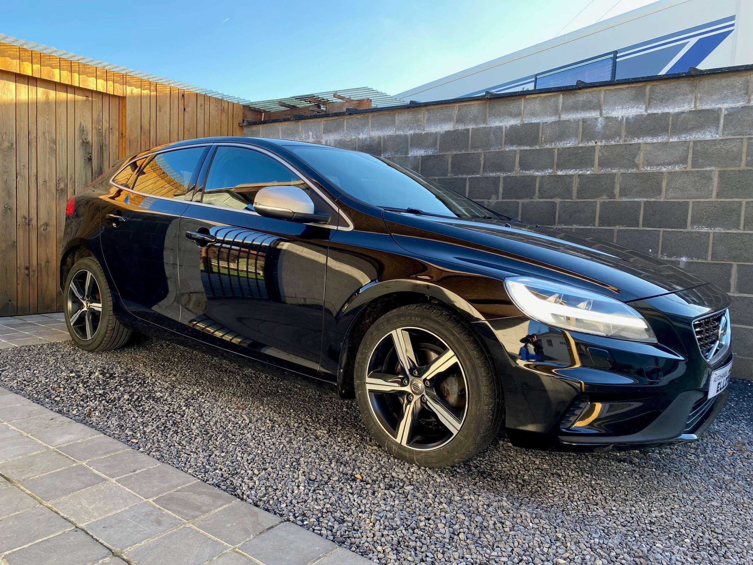 Volvo - V40