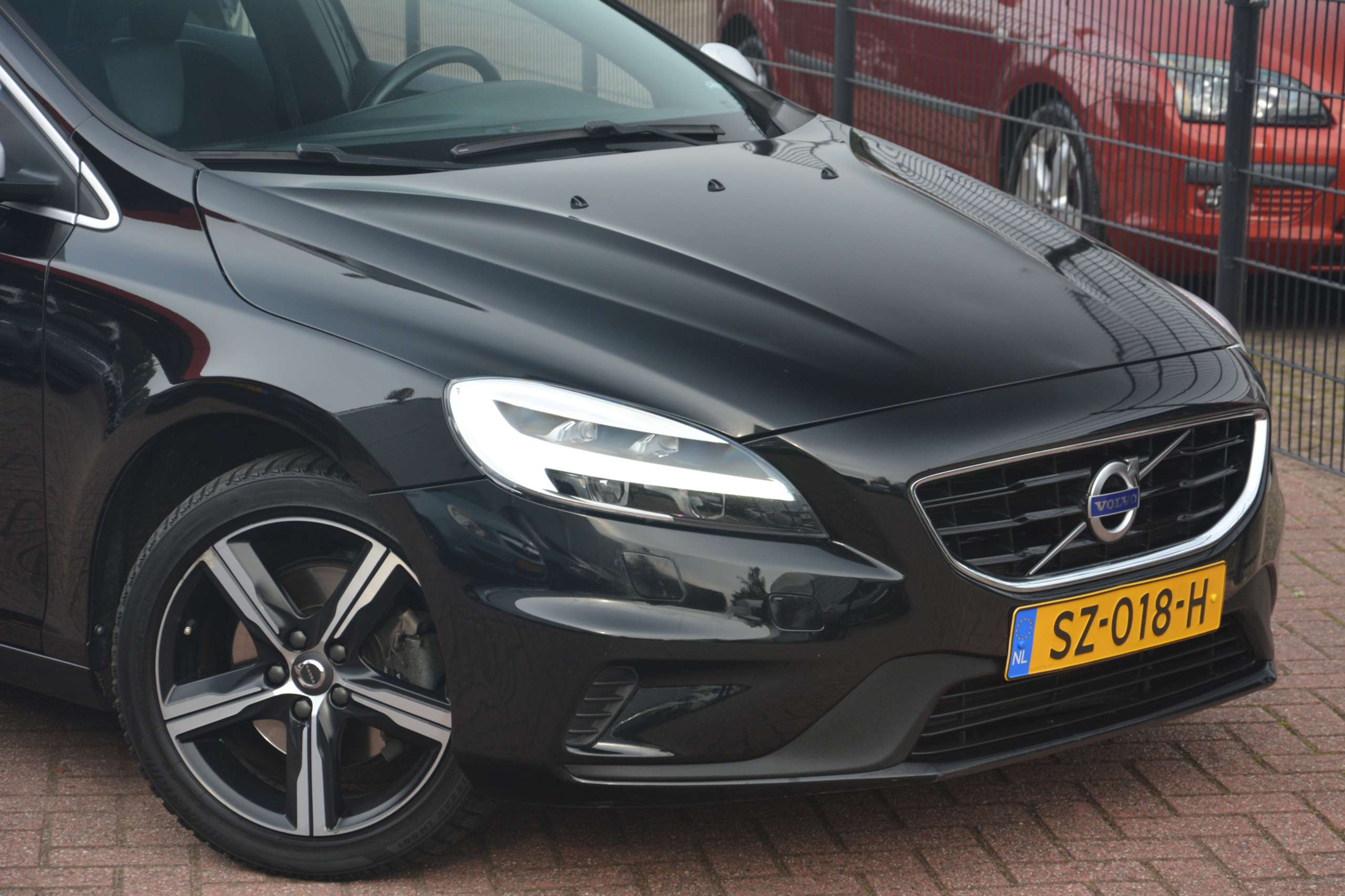 Volvo - V40