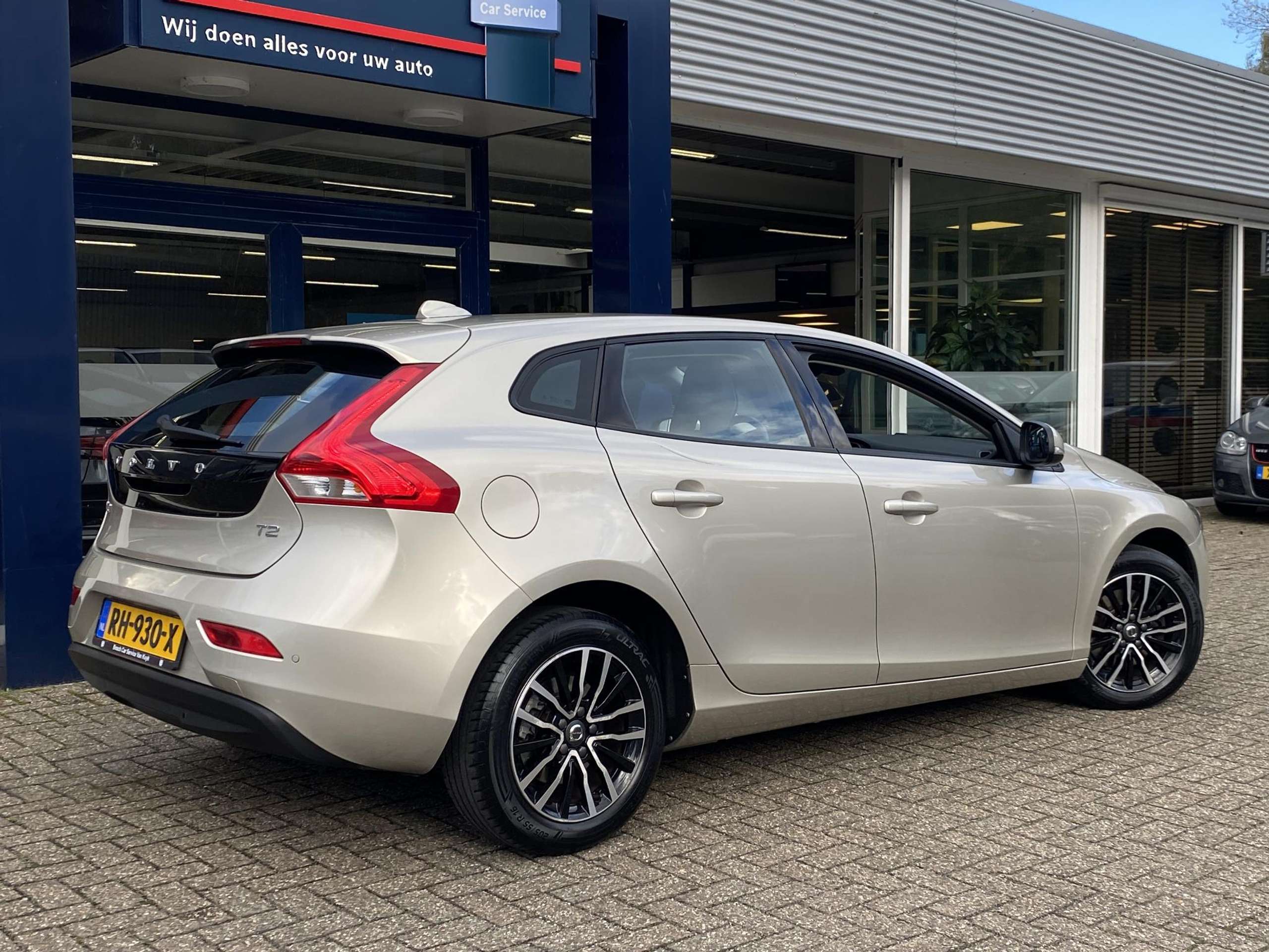 Volvo - V40