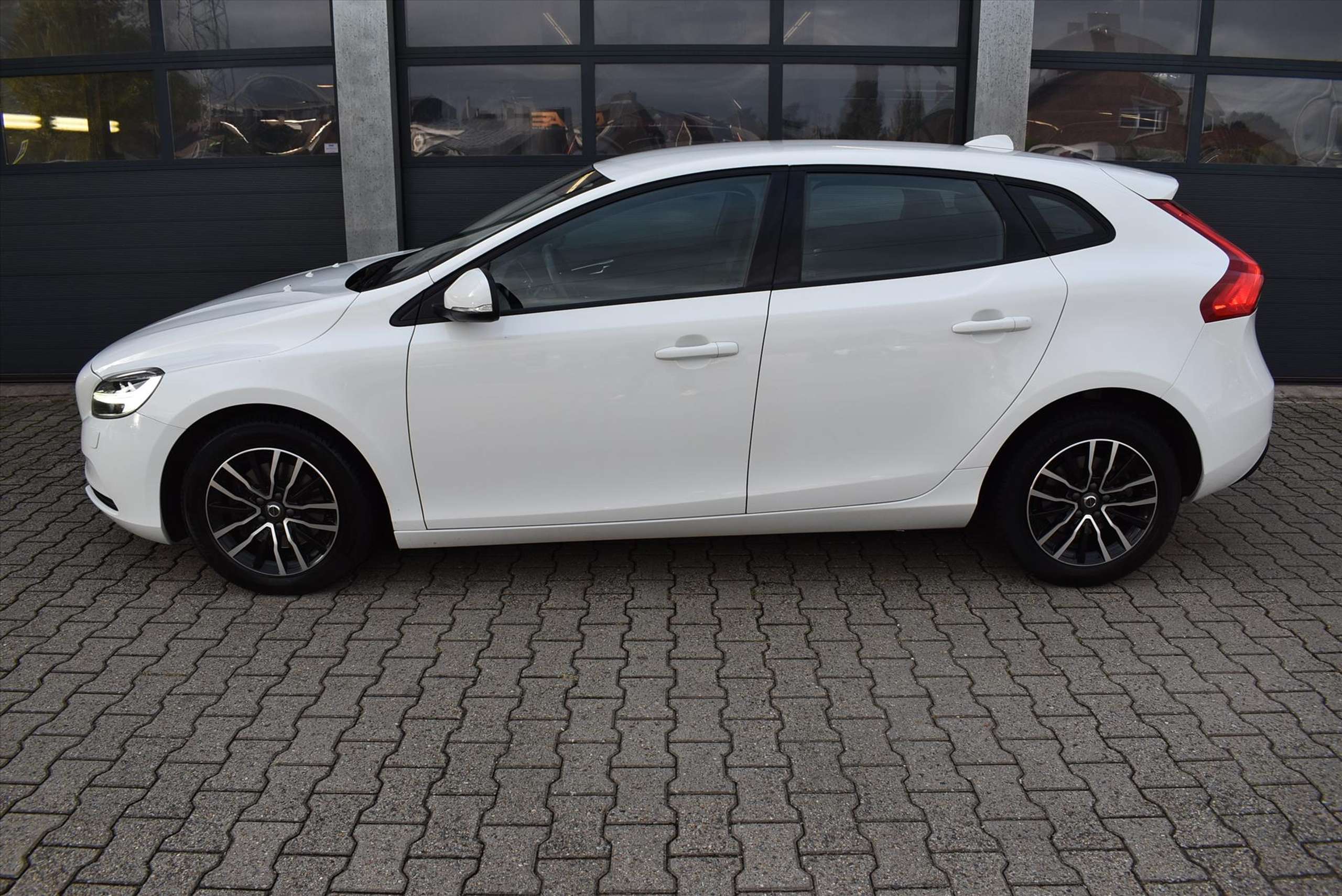 Volvo - V40