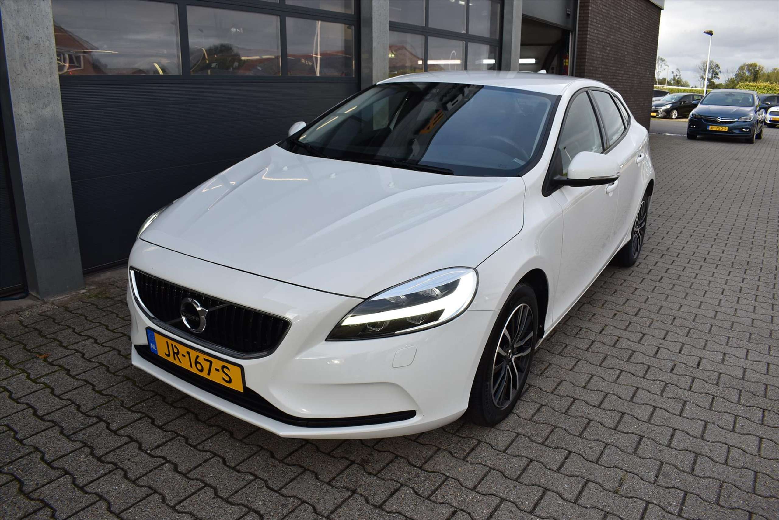 Volvo - V40