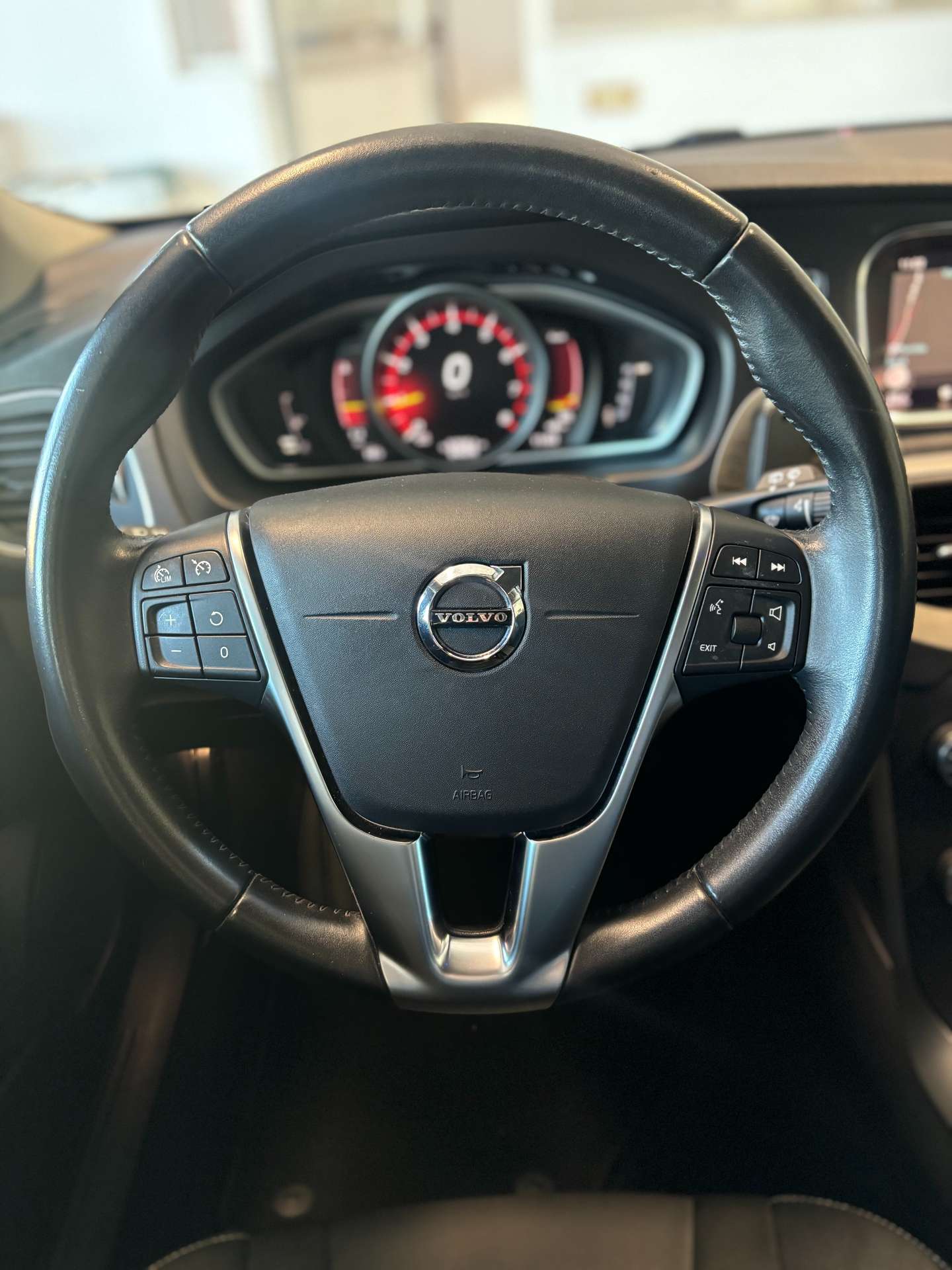 Volvo - V40